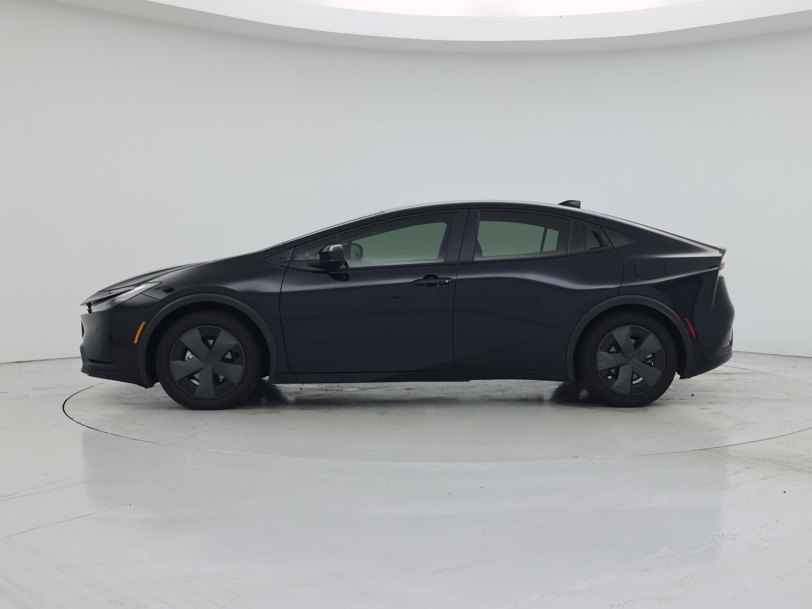 2026 Toyota Prius LE - Photo 4