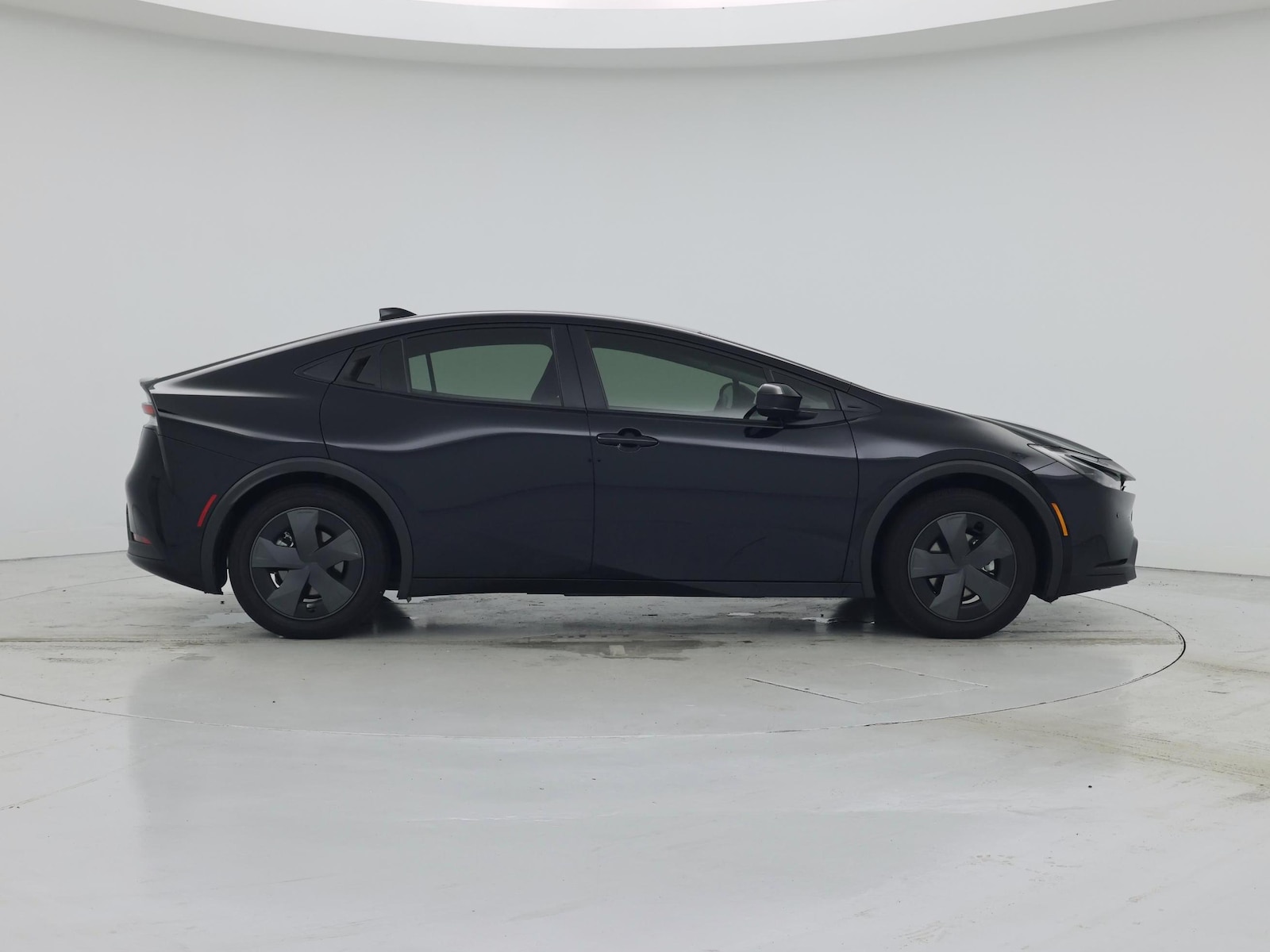 2026 Toyota Prius LE - Photo 8