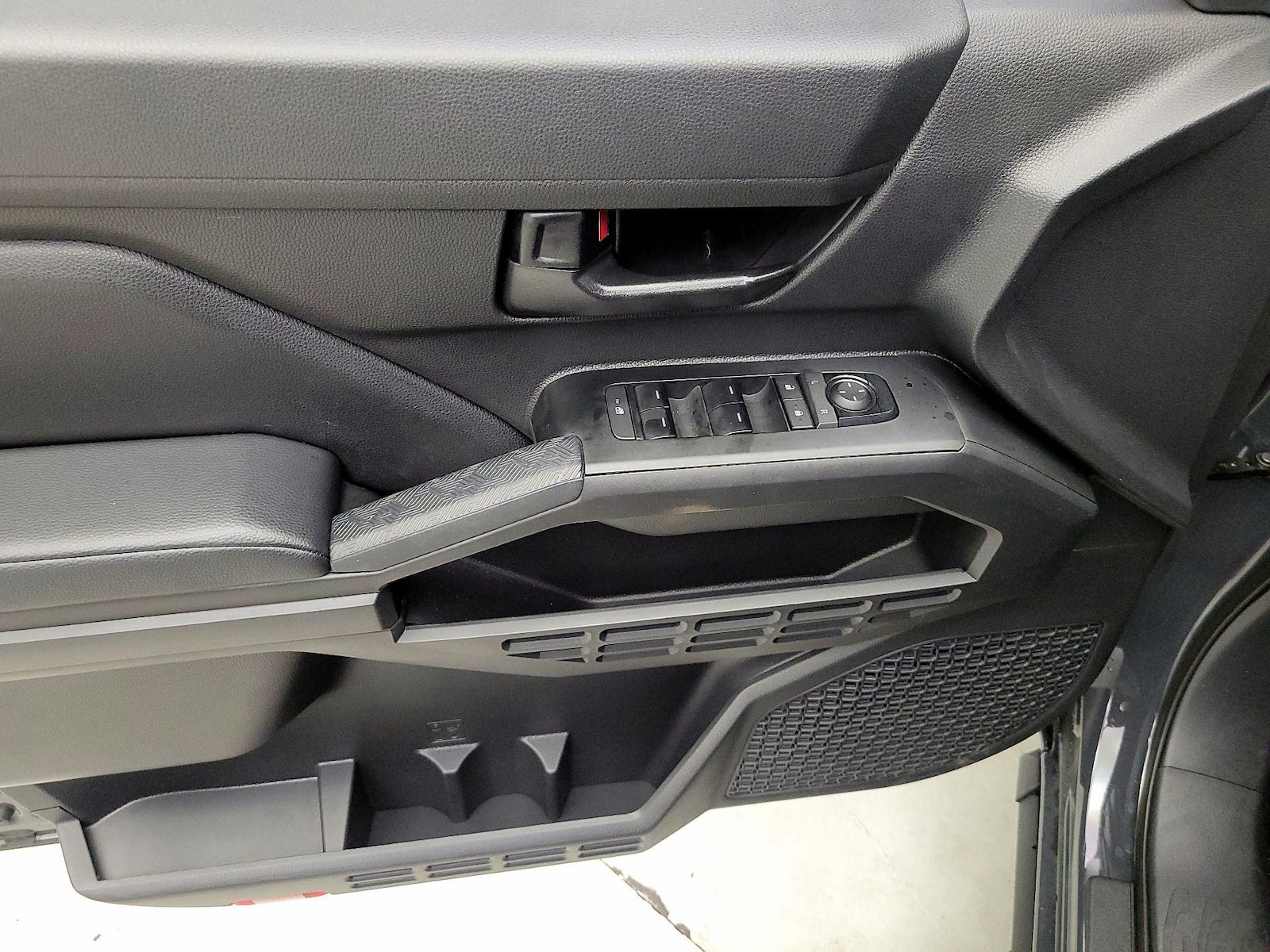 2024 Toyota Tacoma SR - Photo 13