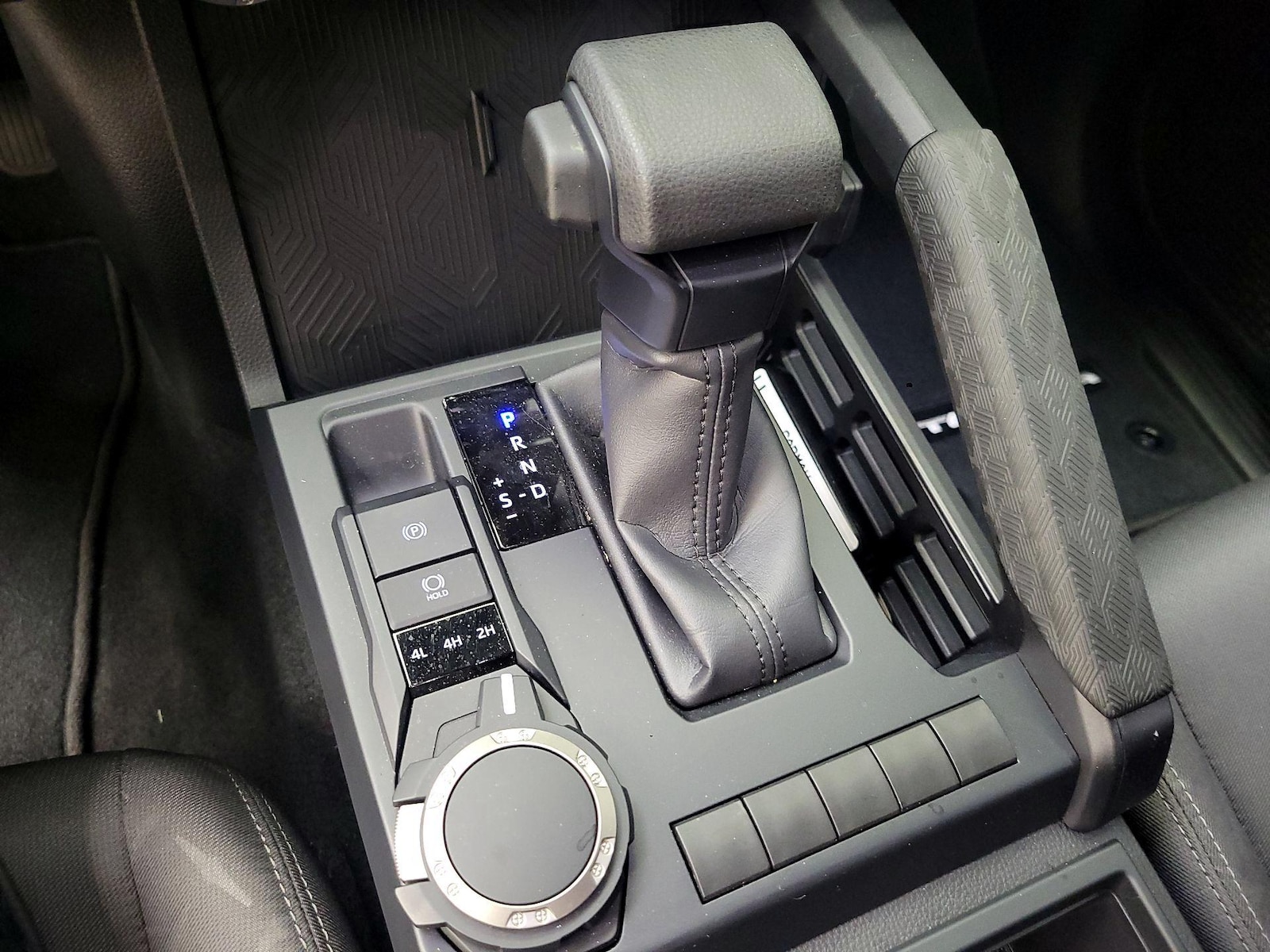 2024 Toyota Tacoma SR - Photo 19