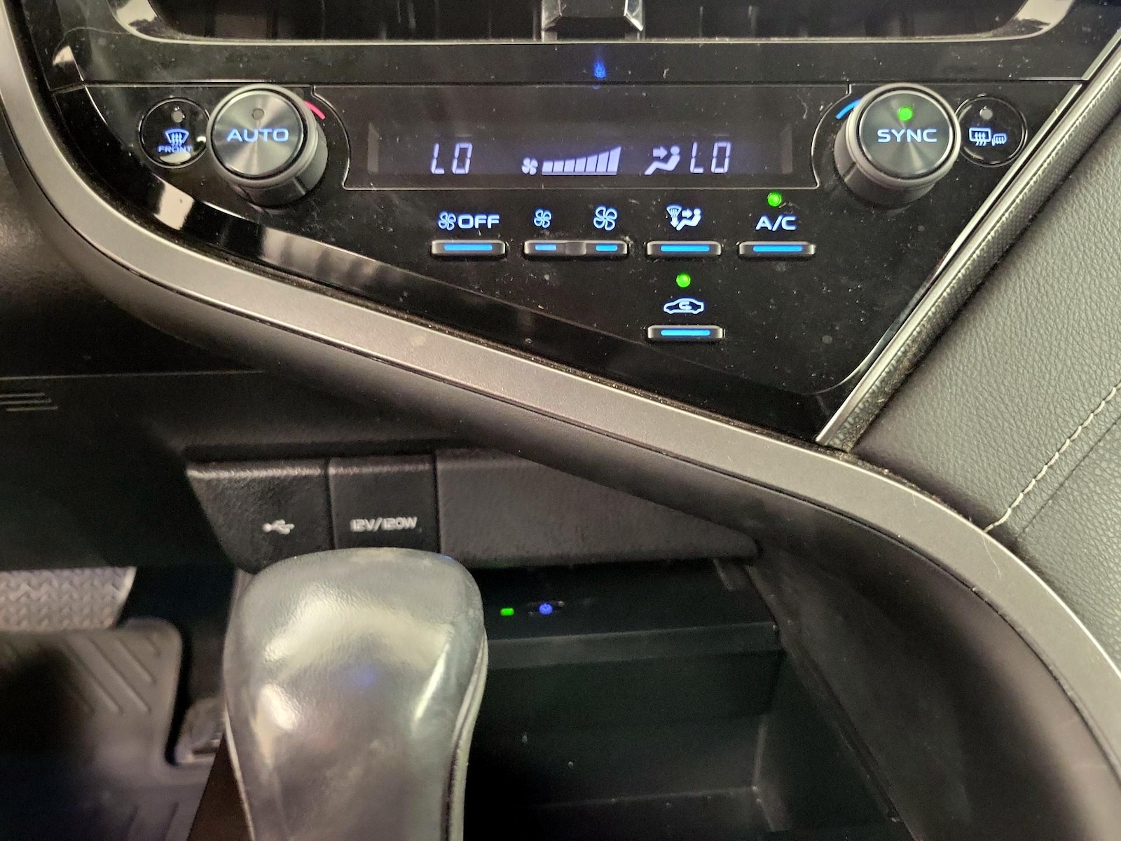 2022 Toyota Camry XSE - Photo 17
