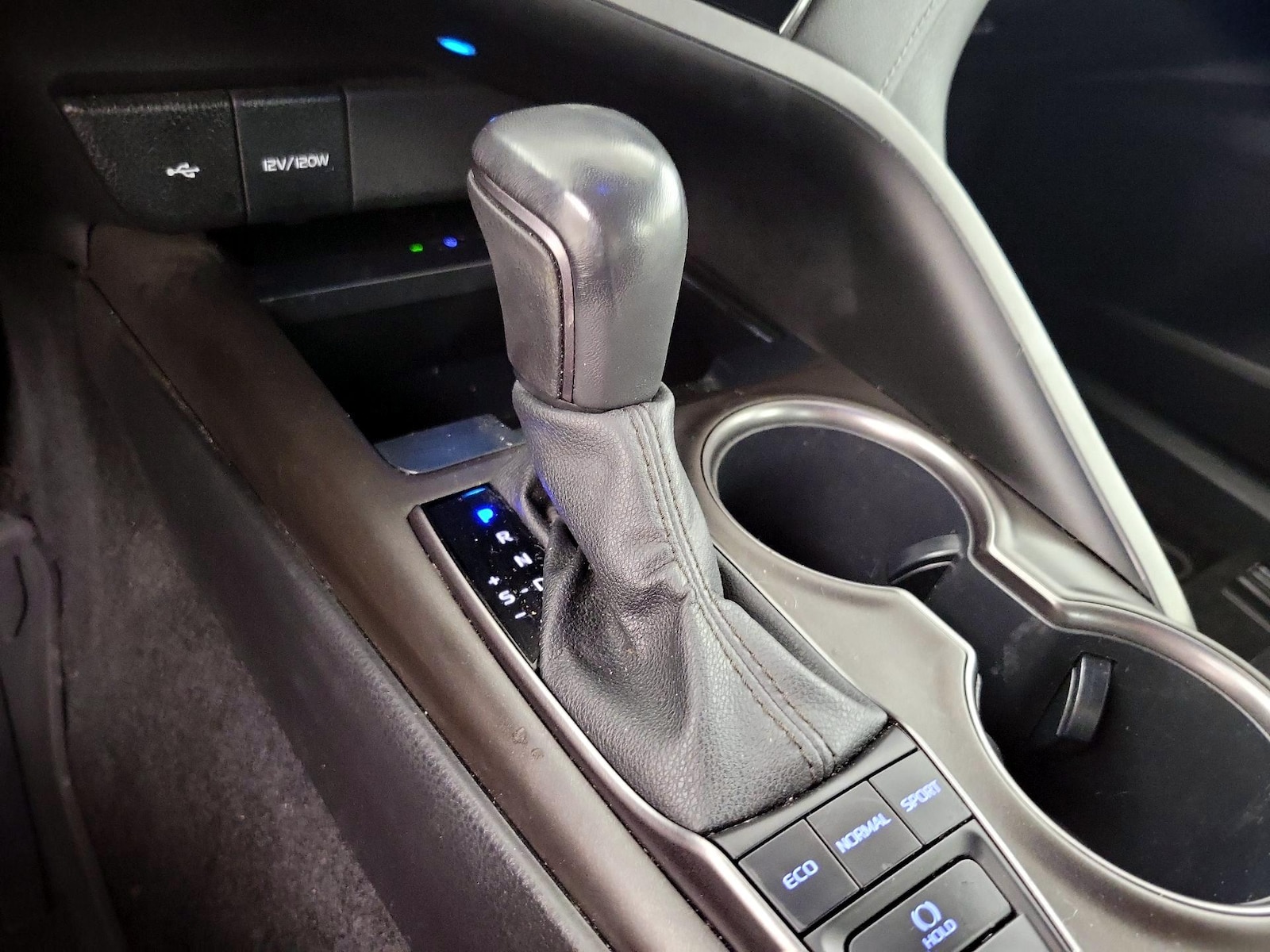 2022 Toyota Camry XSE - Photo 18