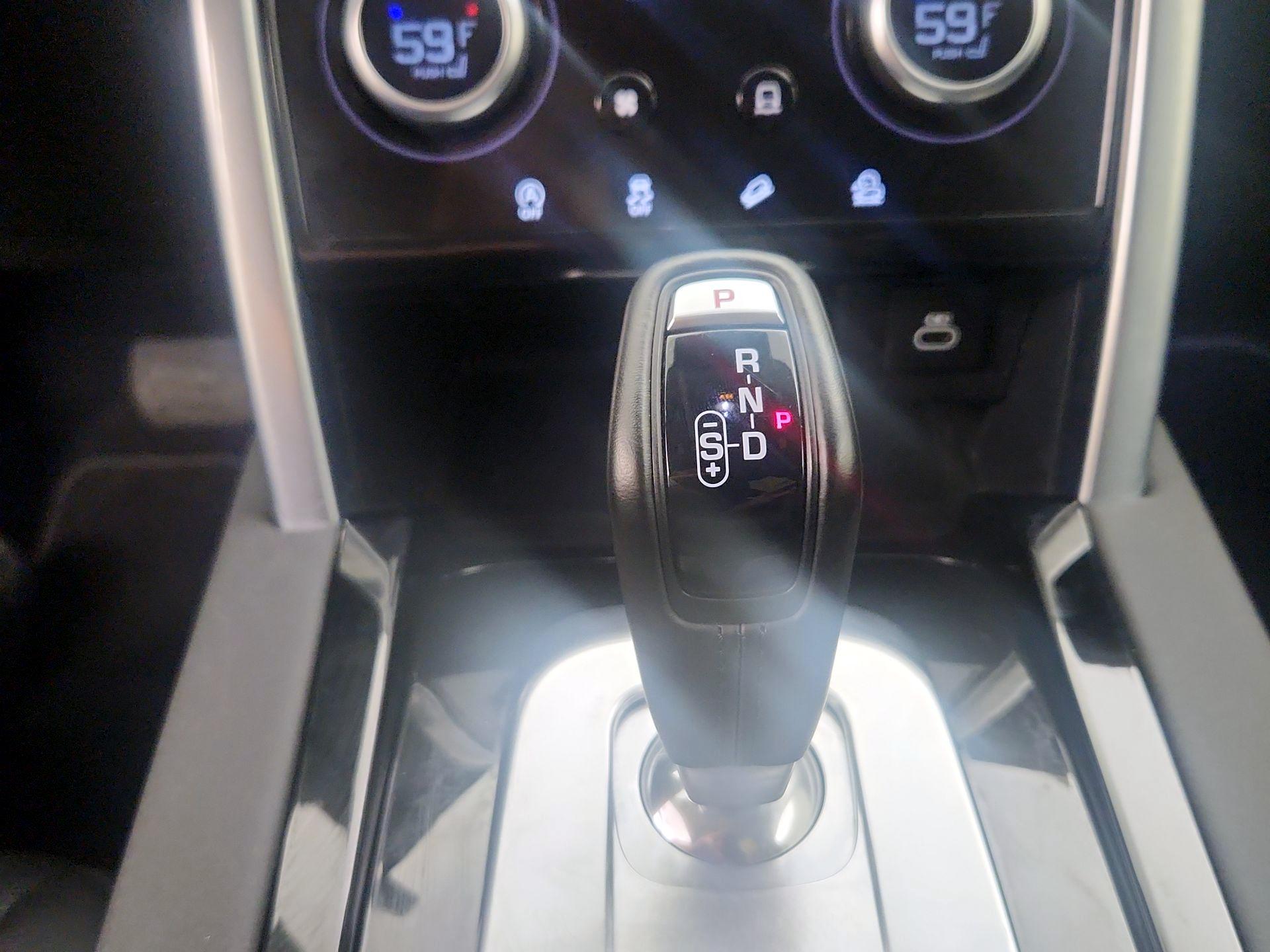 Thumbnail: 2022 Land Rover Discovery Sport - 18