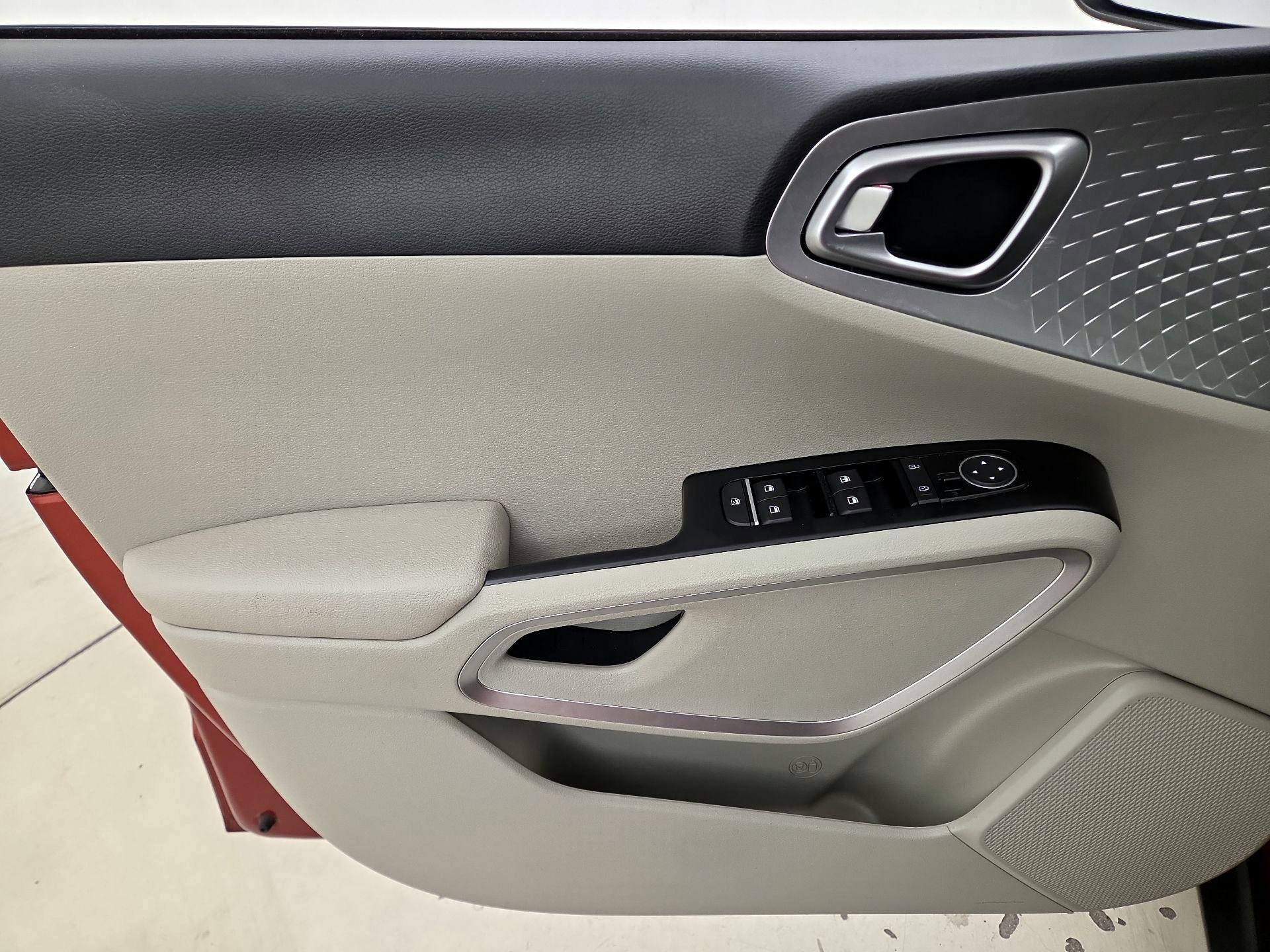 Thumbnail: 2023 Kia Soul - 12
