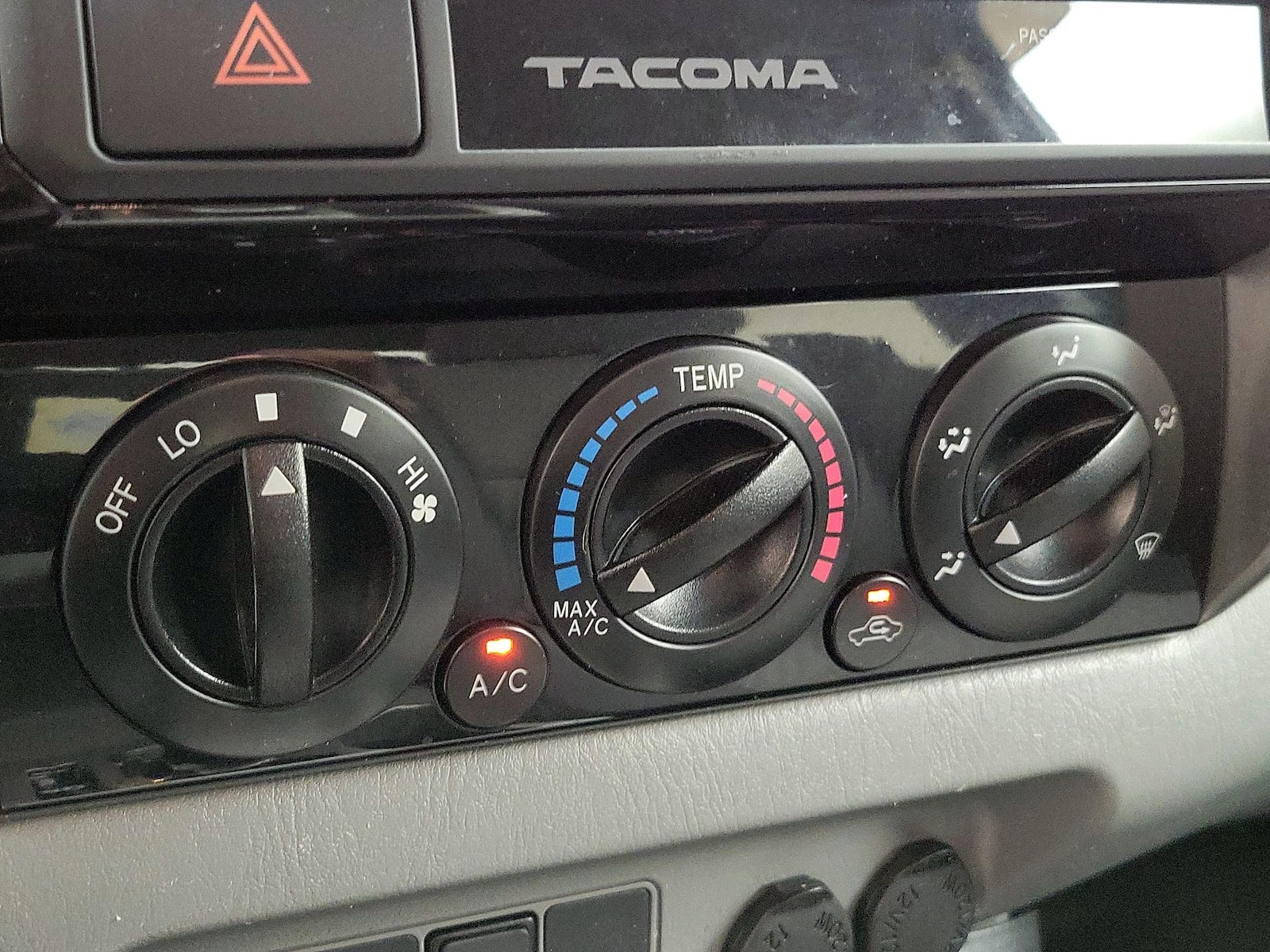 2015 Toyota Tacoma PreRunner - Photo 17