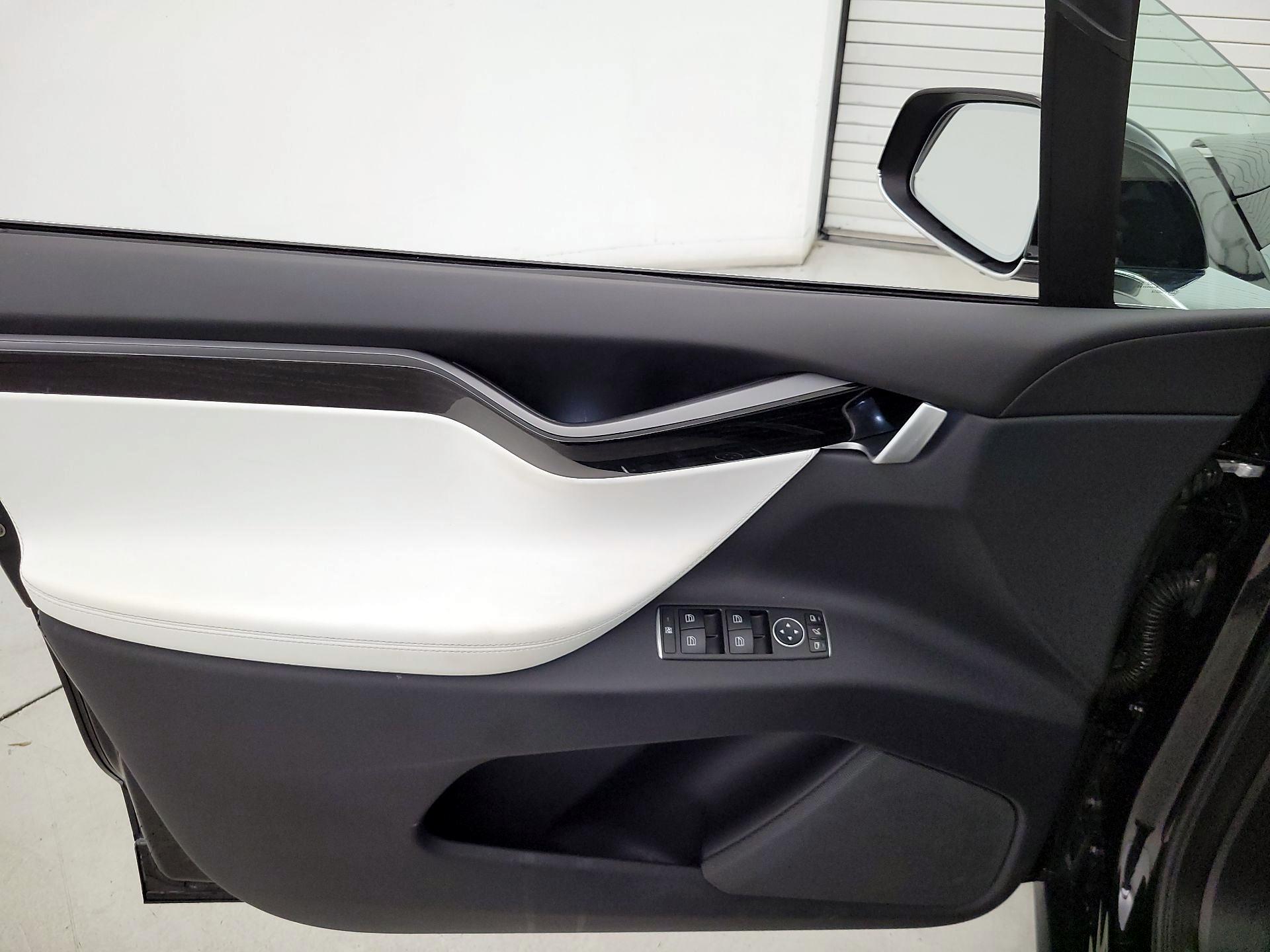 Thumbnail: 2020 Tesla Model X - 12