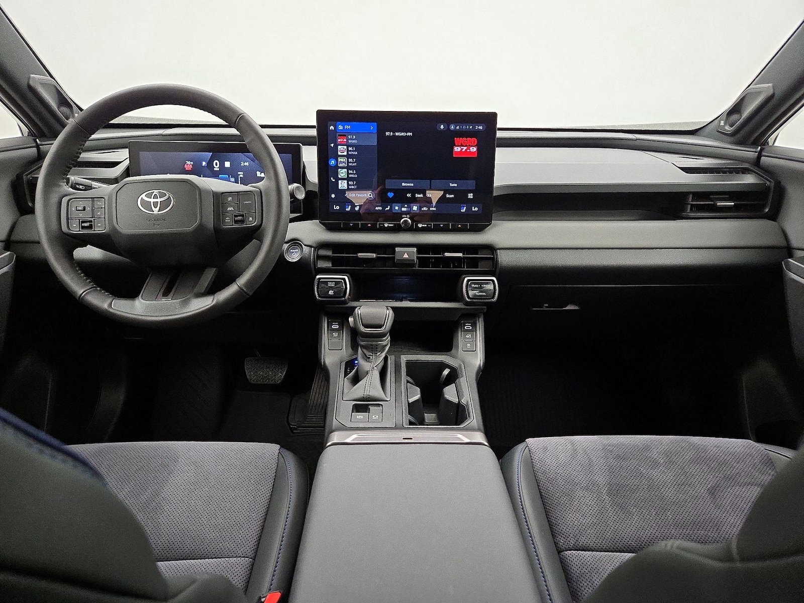 2026 Toyota RAV4 XSE - Photo 10