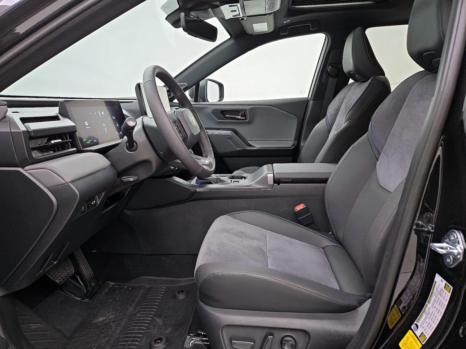 2026 Toyota RAV4 XSE - Photo 12