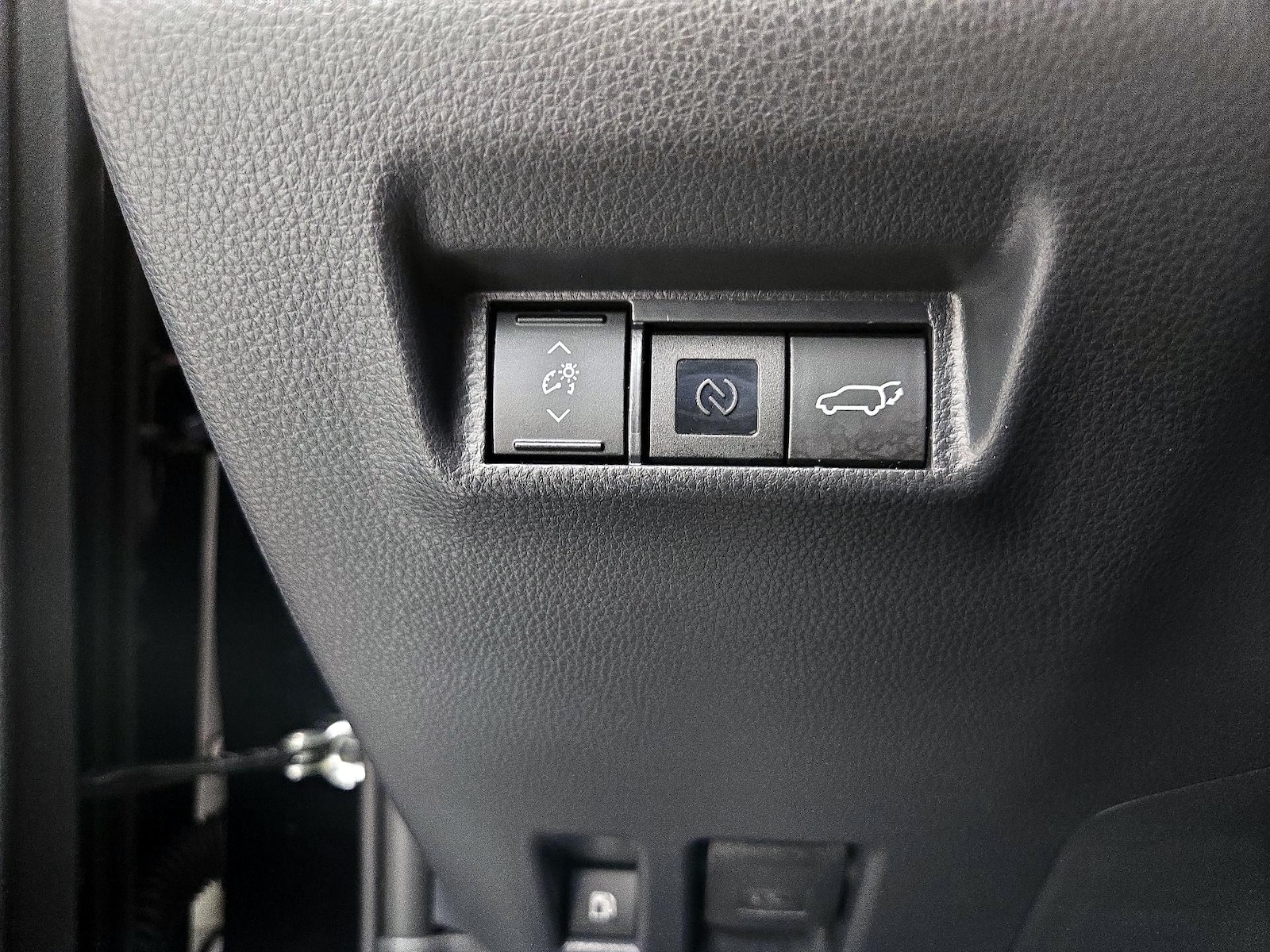 2026 Toyota RAV4 XSE - Photo 14