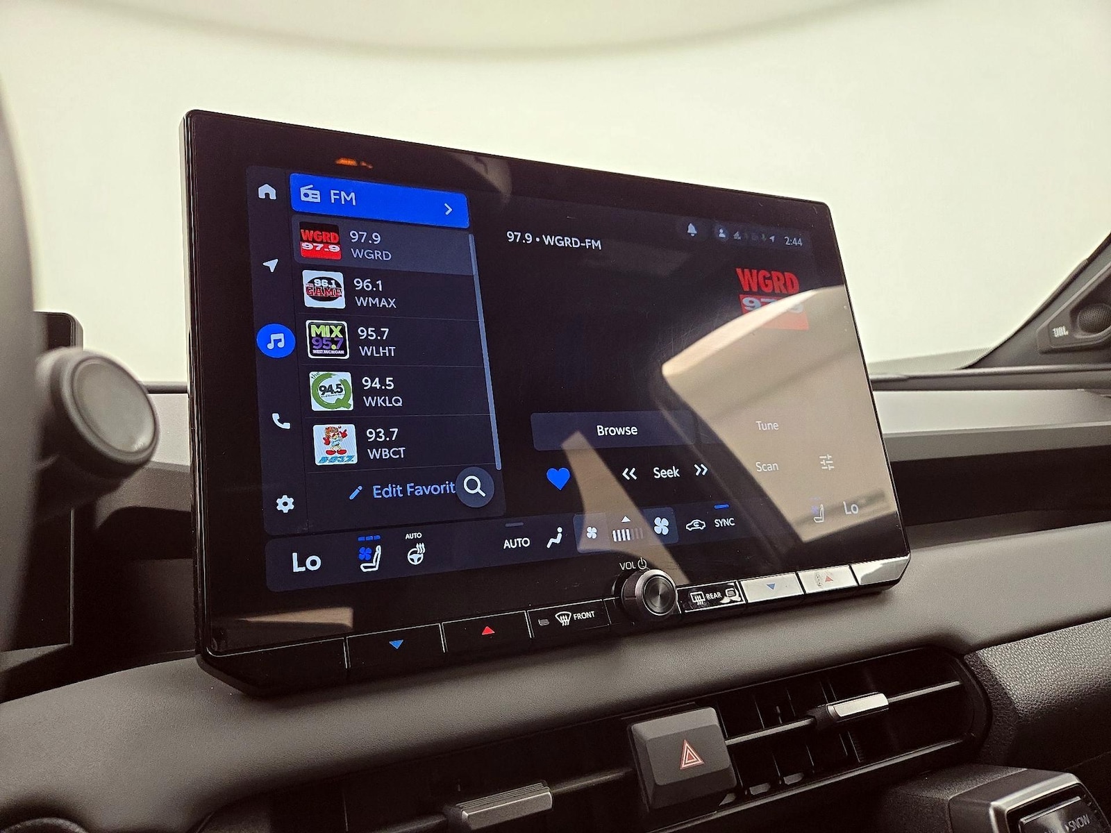 2026 Toyota RAV4 XSE - Photo 16