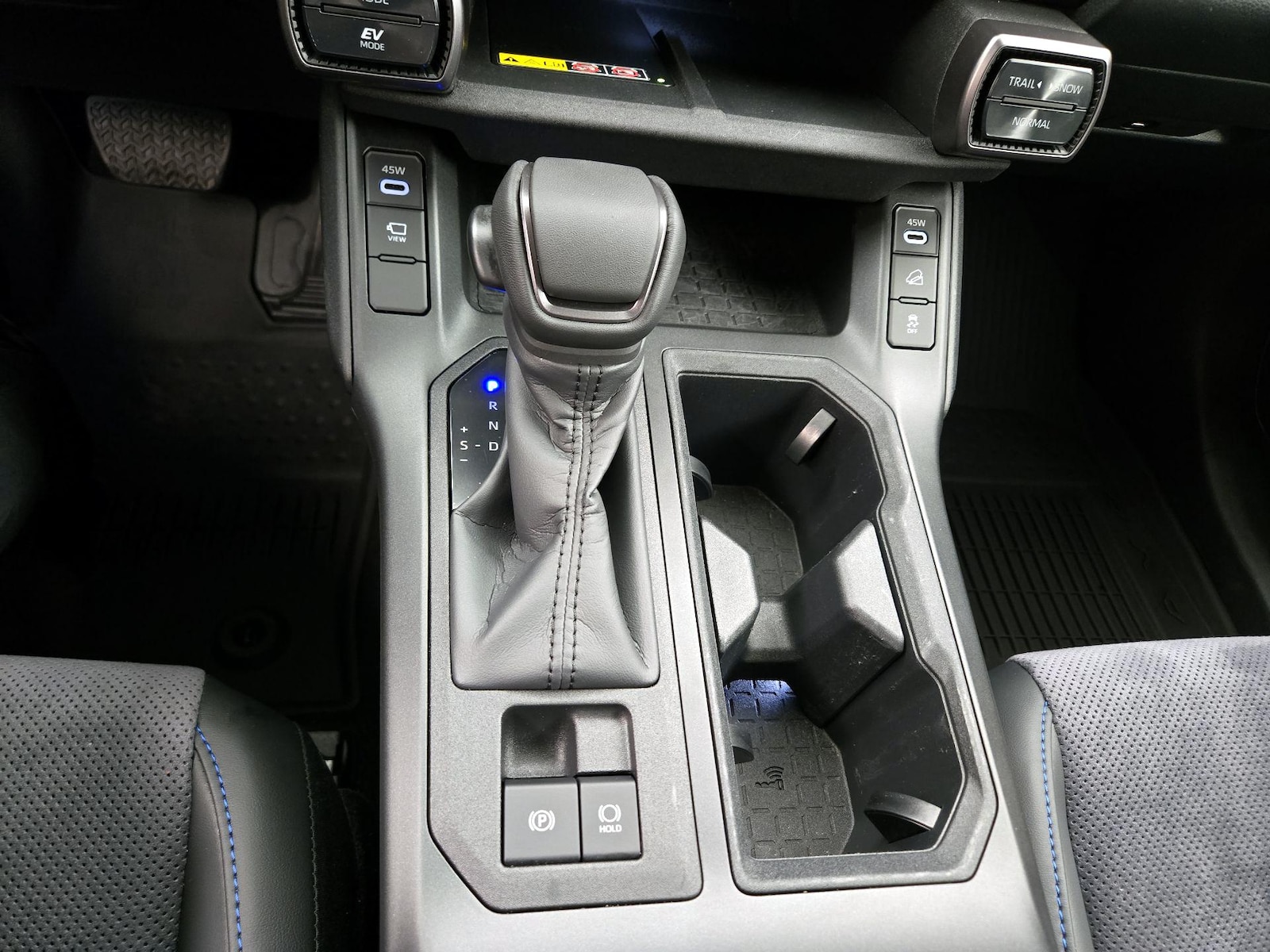2026 Toyota RAV4 XSE - Photo 18