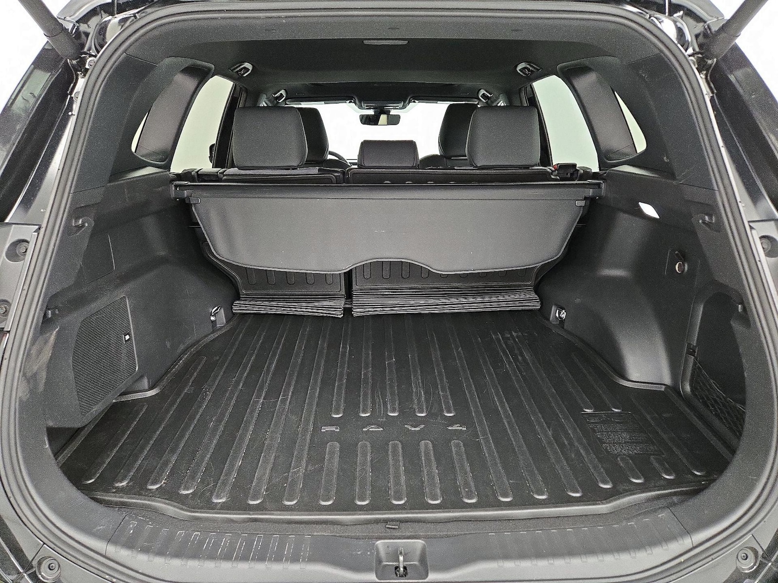 2026 Toyota RAV4 XSE - Photo 22