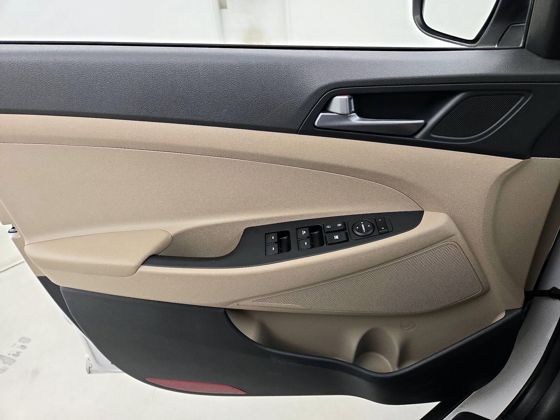 Thumbnail: 2016 Hyundai Tucson - 12