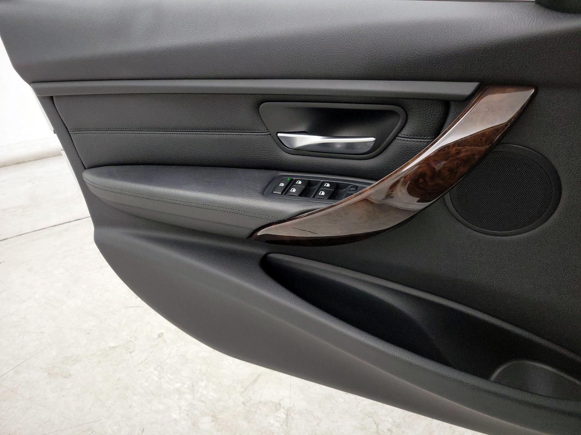 Thumbnail: 2015 BMW 3 Series - 12