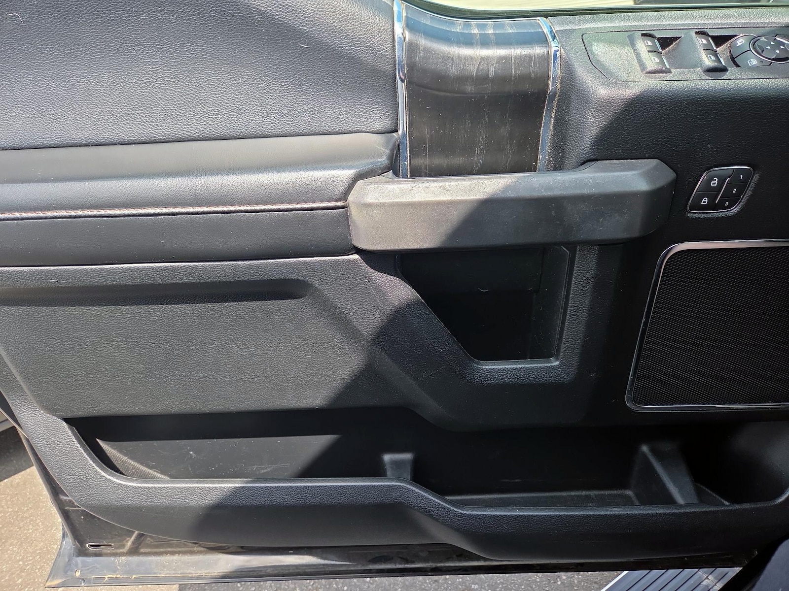 2018 Ford F-150 Platinum - Photo 13