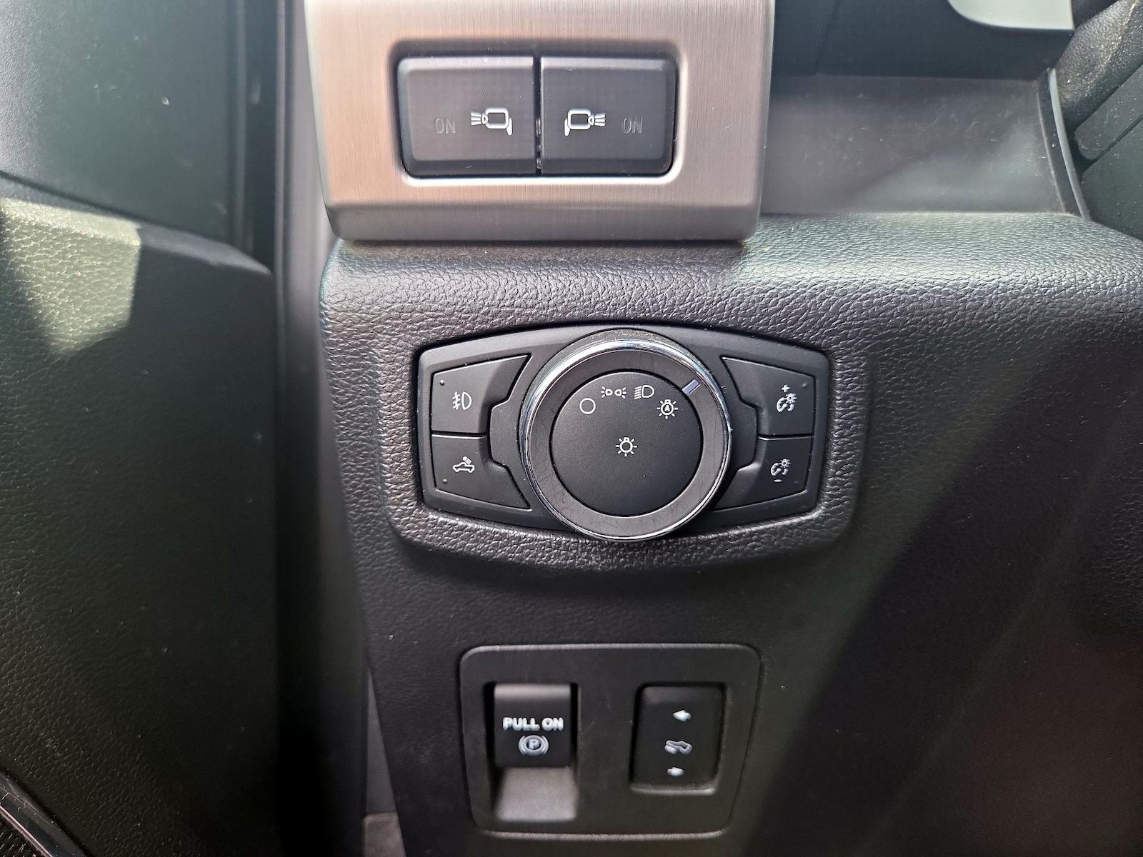 2018 Ford F-150 Platinum - Photo 14