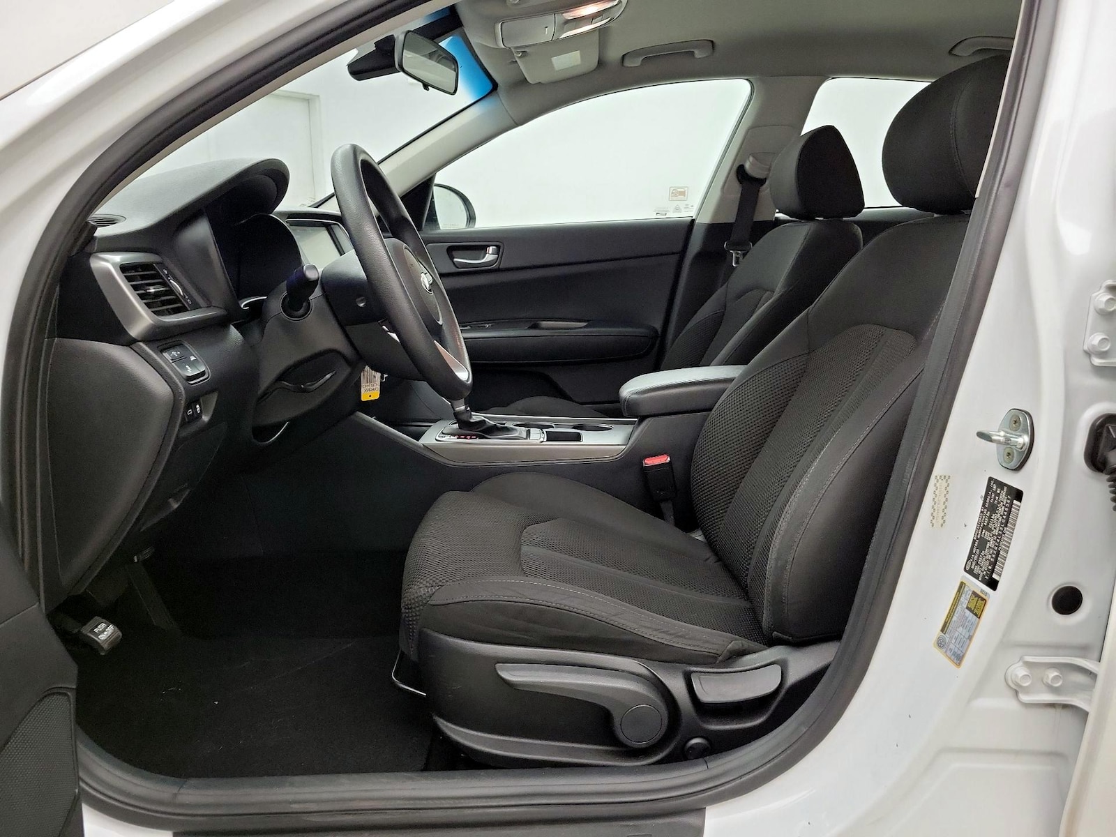 2020 Kia Optima LX - Photo 12