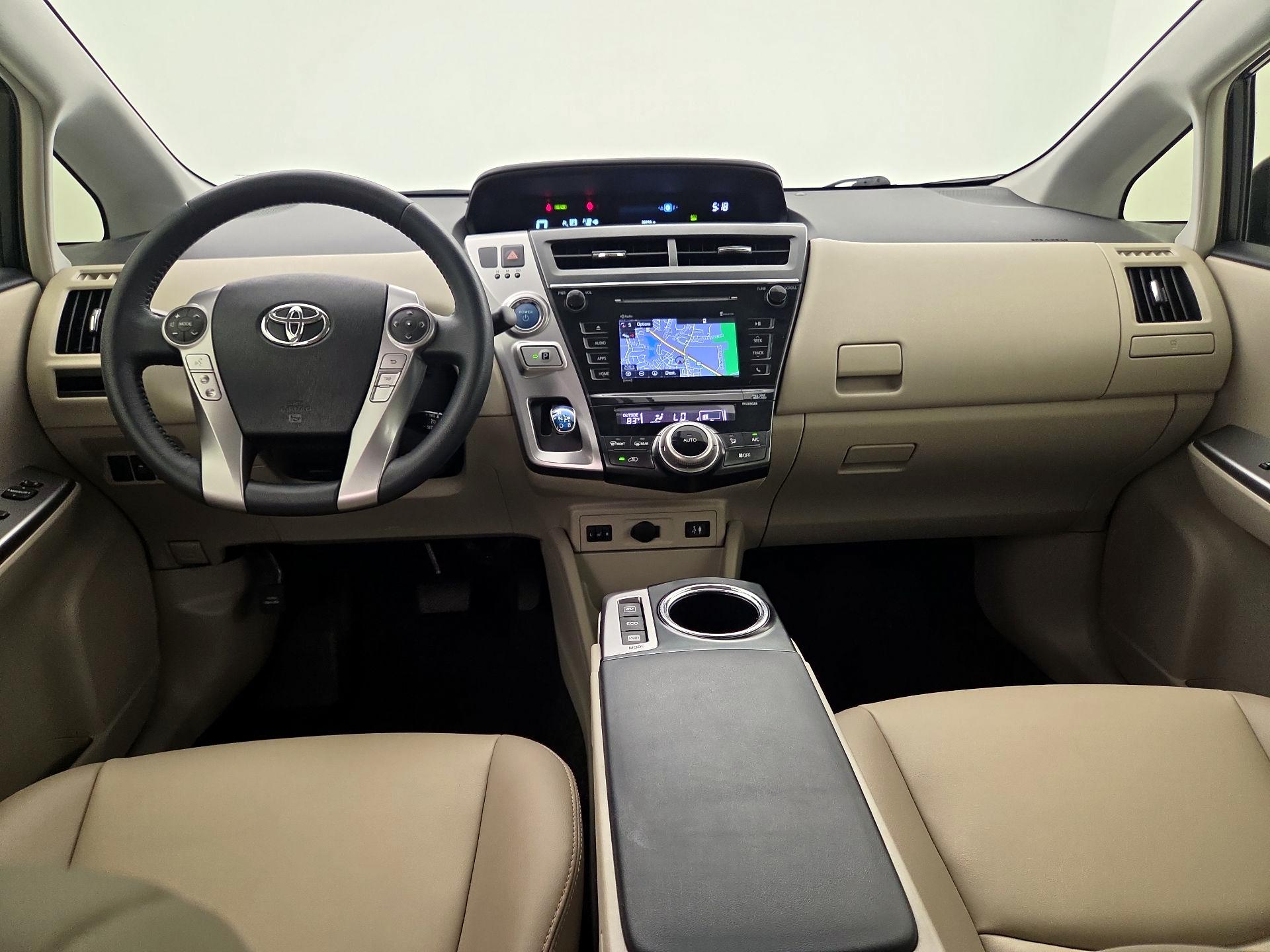 Thumbnail: 2017 Toyota Prius v - 9