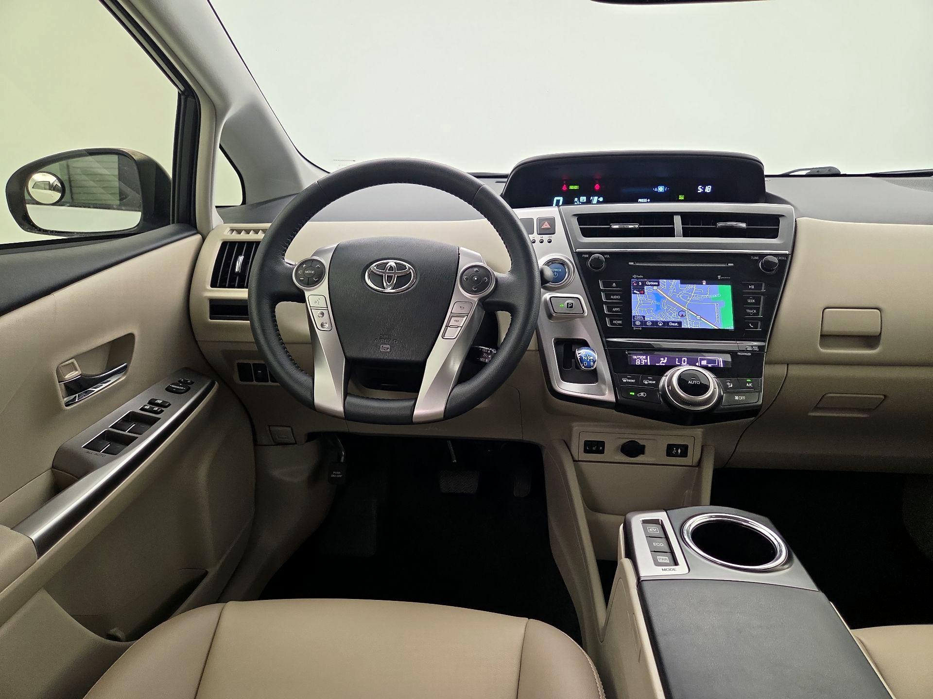 Thumbnail: 2017 Toyota Prius v - 10