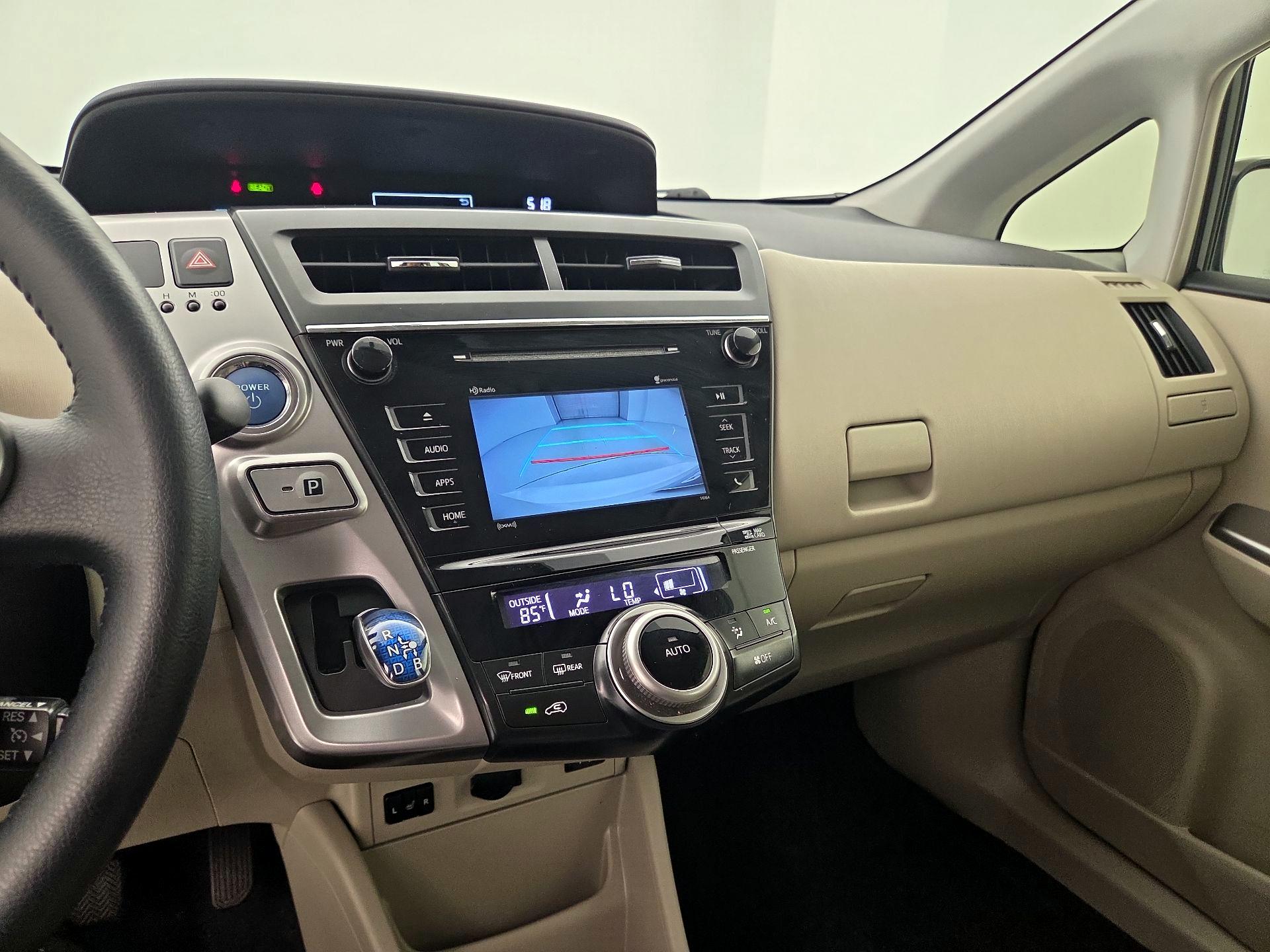 Thumbnail: 2017 Toyota Prius v - 15