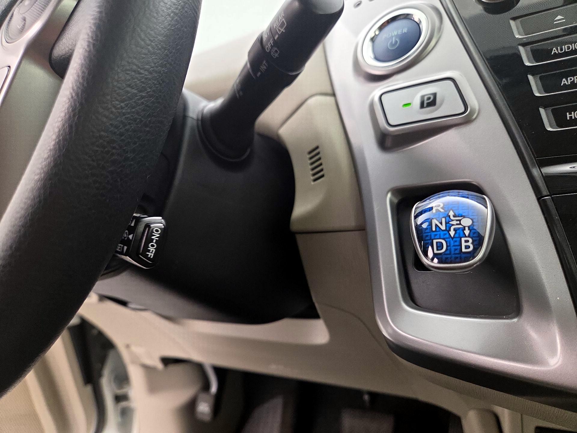 Thumbnail: 2017 Toyota Prius v - 18