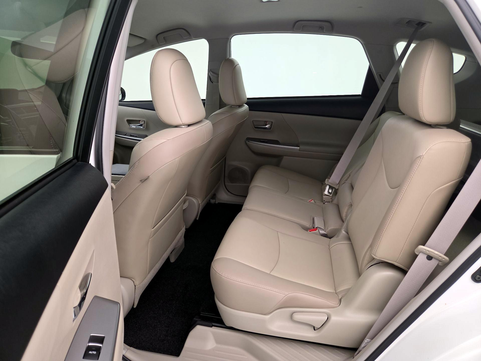 Thumbnail: 2017 Toyota Prius v - 20