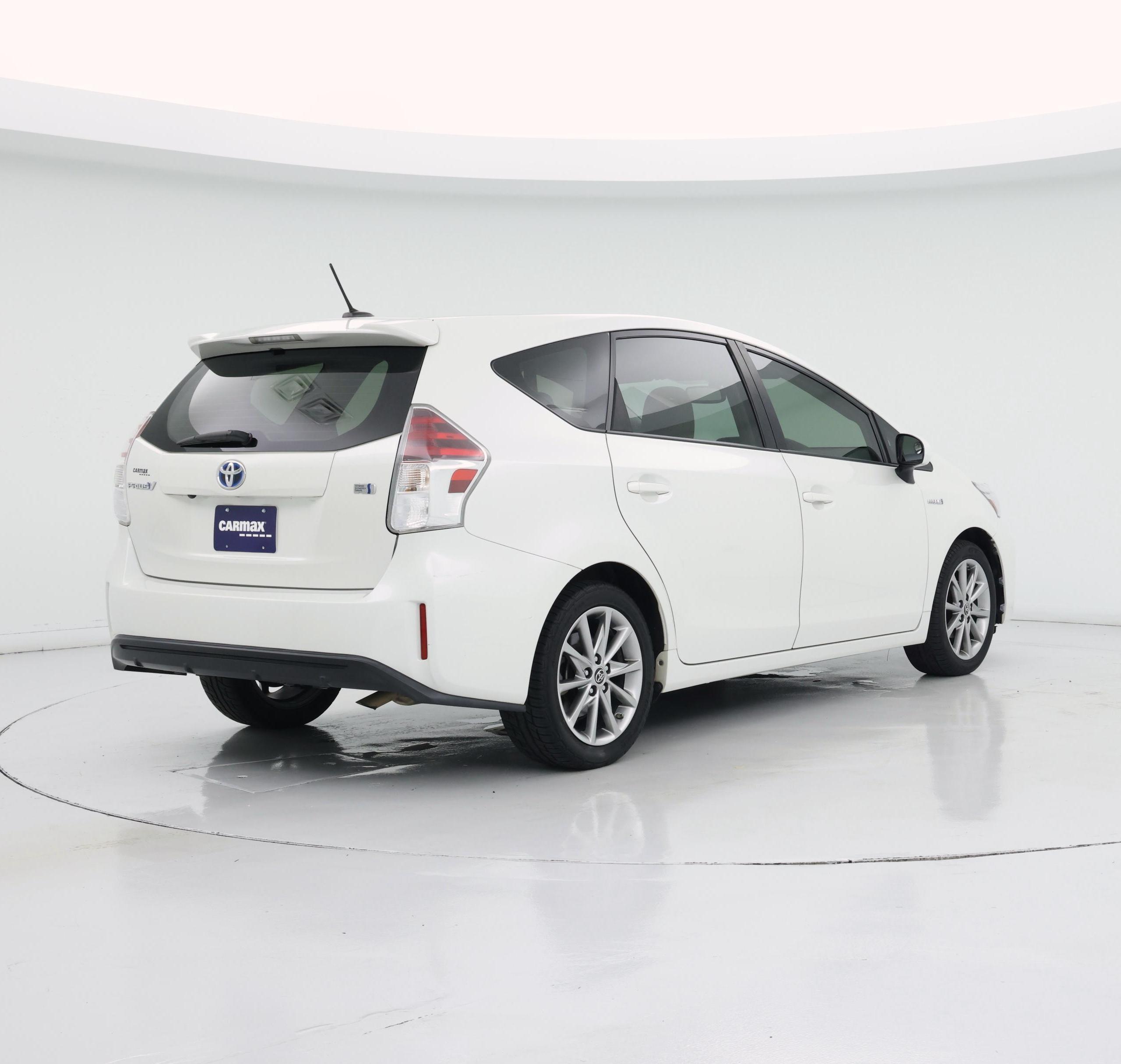 Thumbnail: 2017 Toyota Prius v - 8