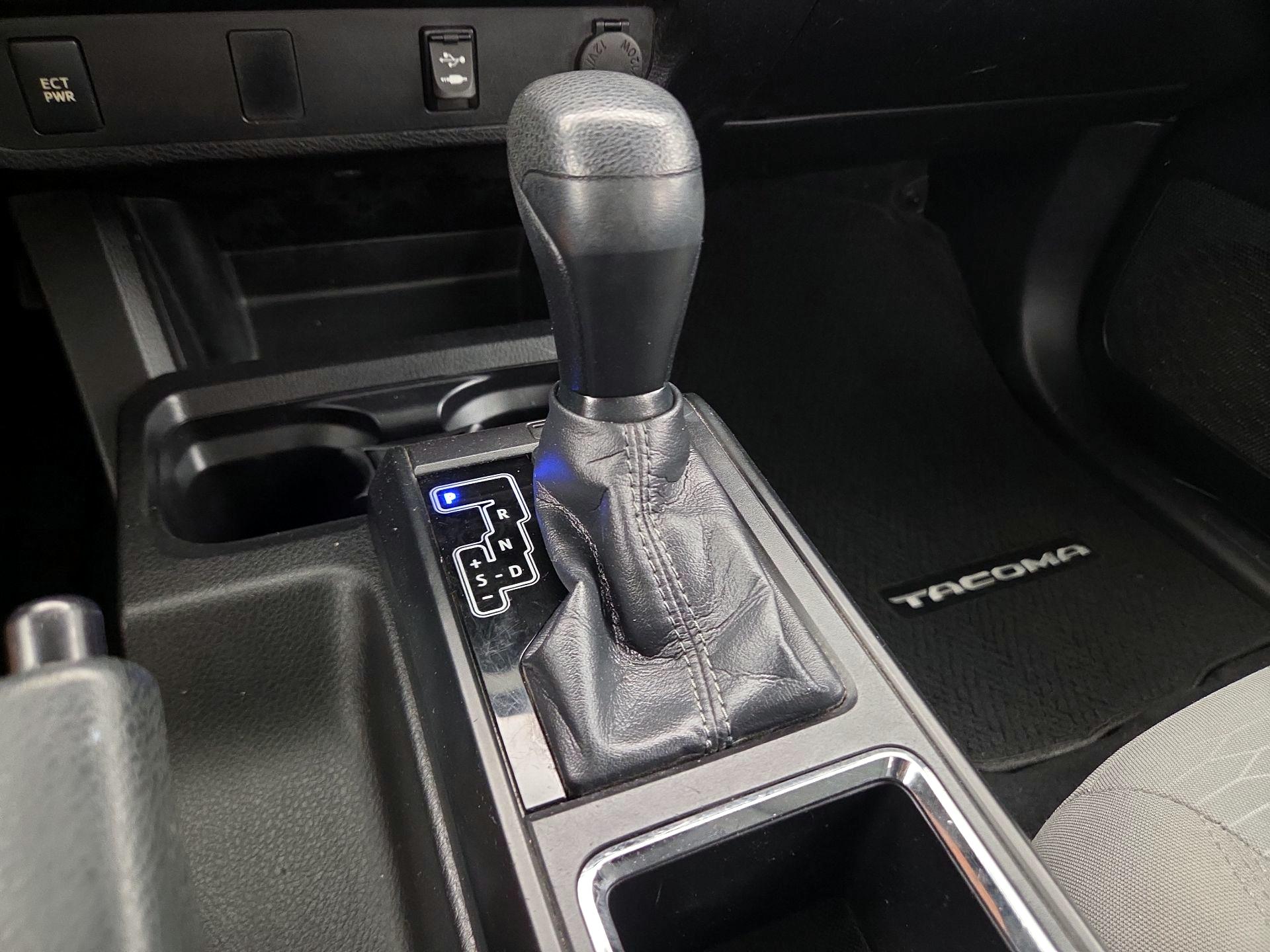Thumbnail: 2016 Toyota Tacoma - 16