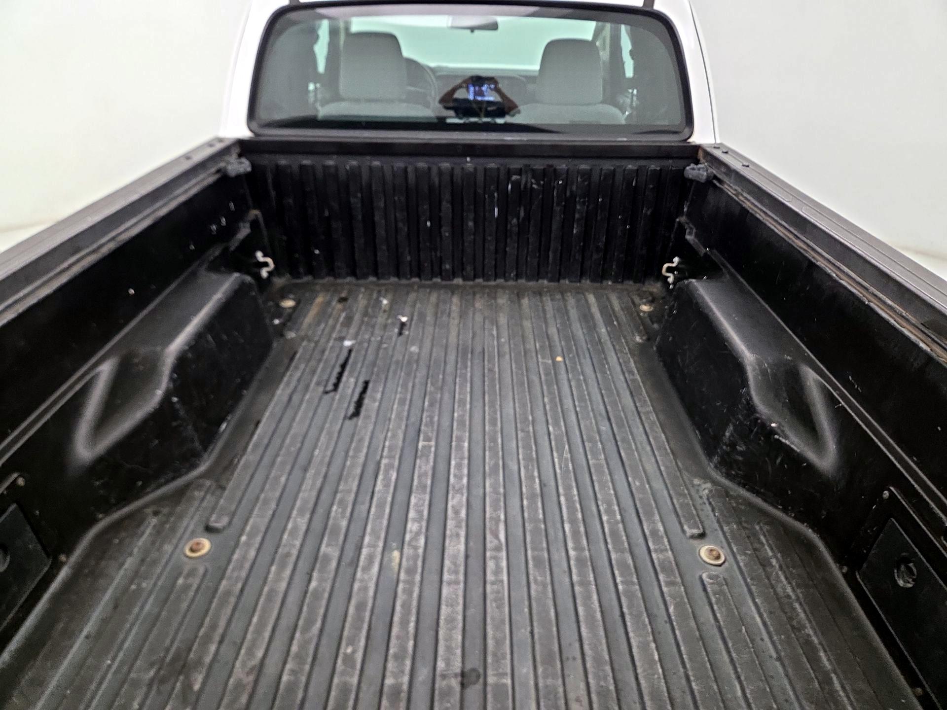 Thumbnail: 2016 Toyota Tacoma - 18