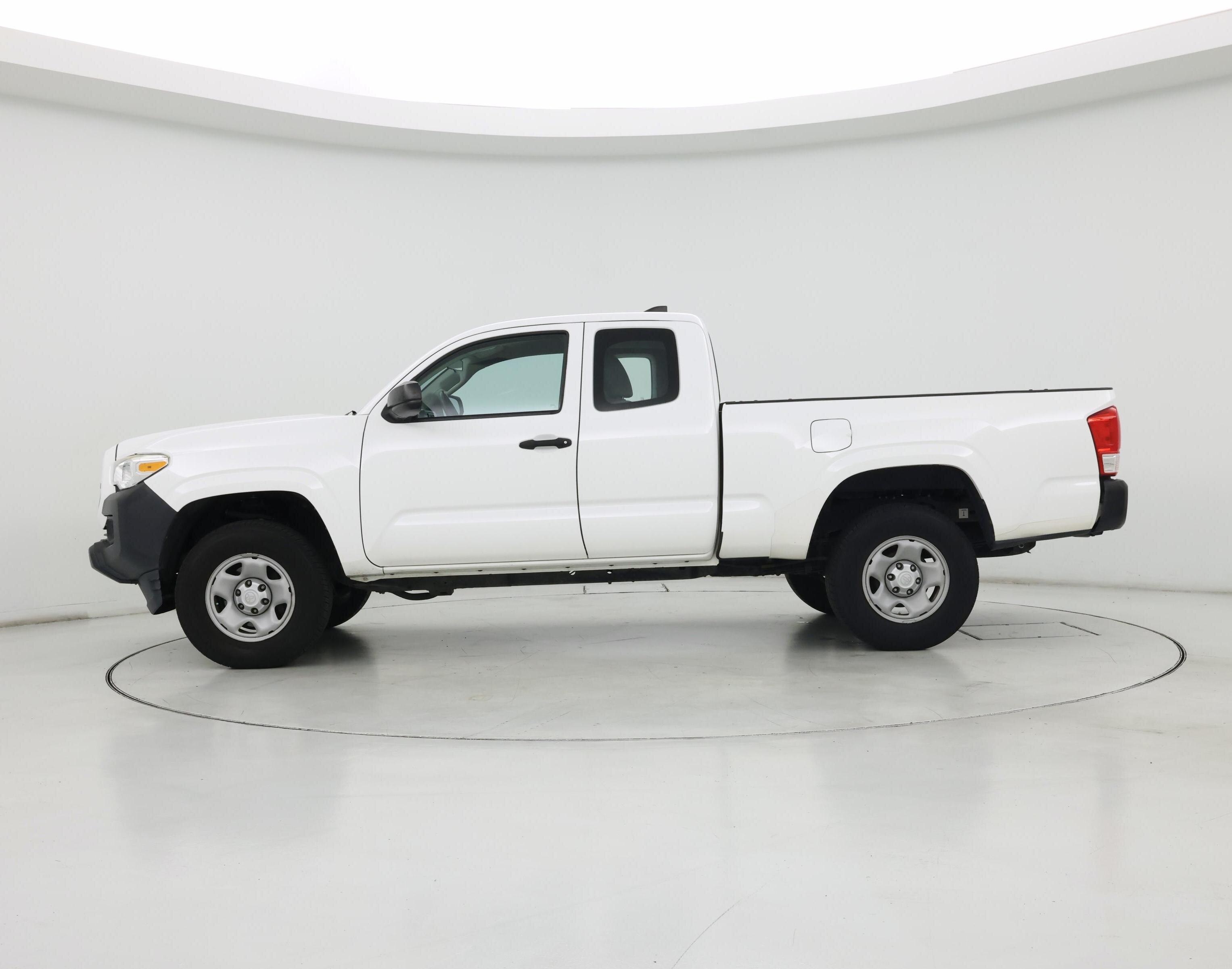 Thumbnail: 2016 Toyota Tacoma - 3