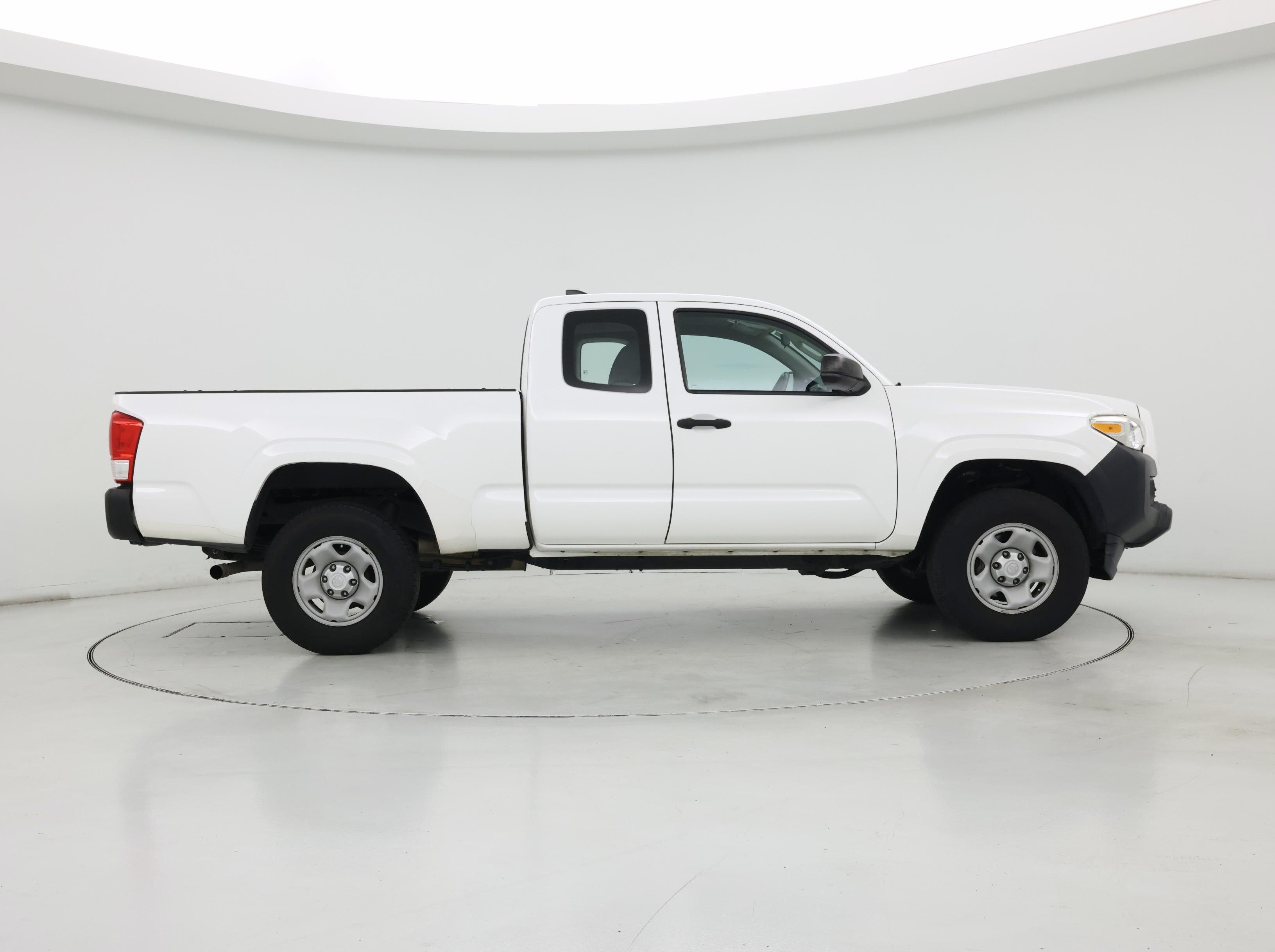Thumbnail: 2016 Toyota Tacoma - 7