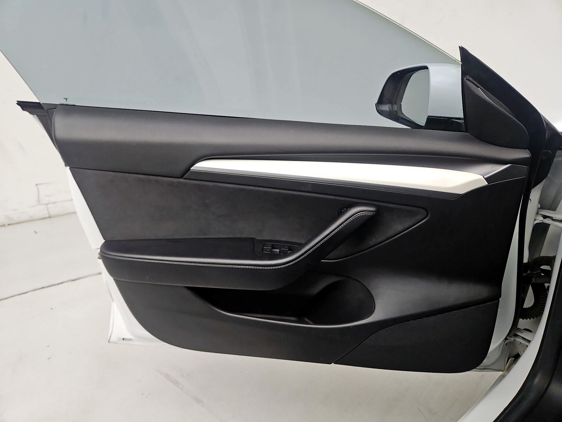 Thumbnail: 2022 Tesla Model 3 - 10