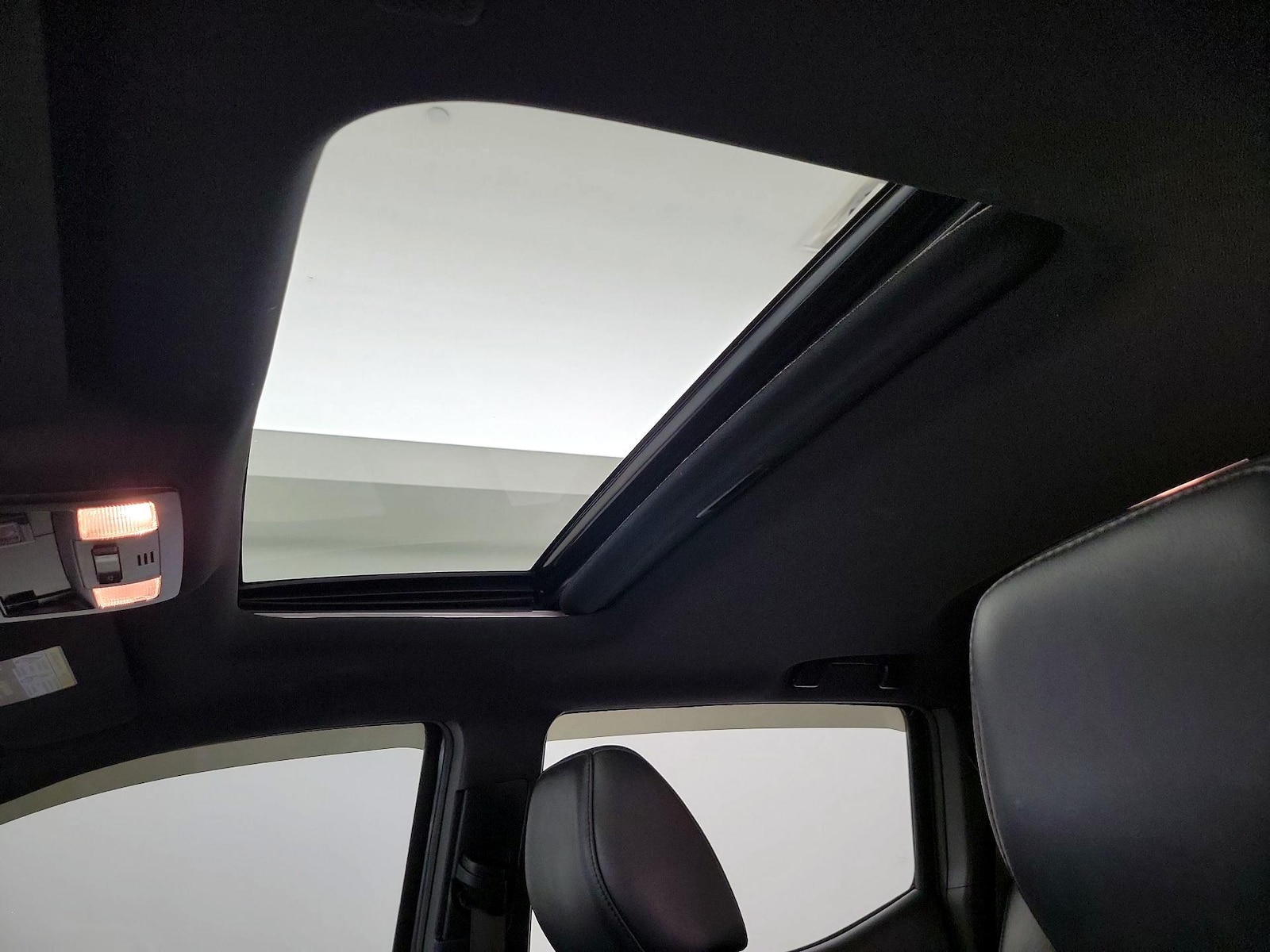 Sunroof(s) & Overhead Airbags