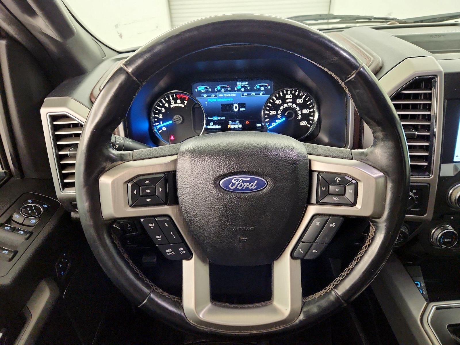 2017 Ford F-150 Platinum - Photo 11