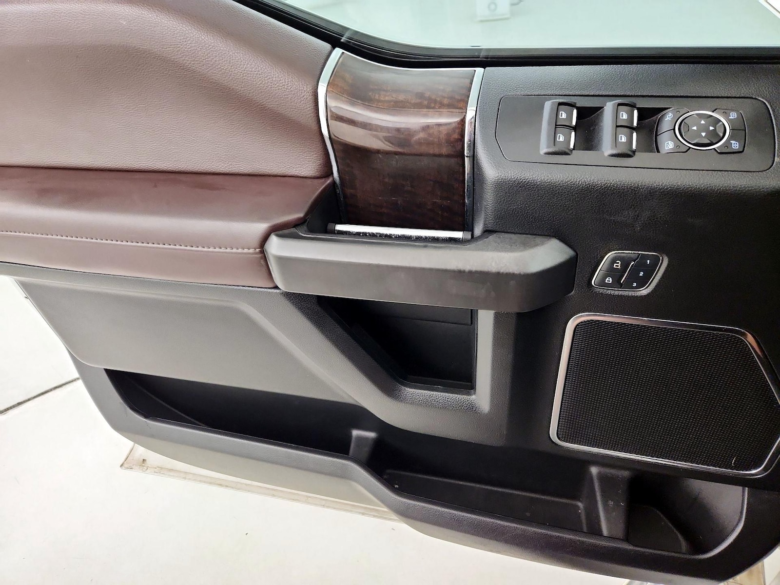 2017 Ford F-150 Platinum - Photo 13