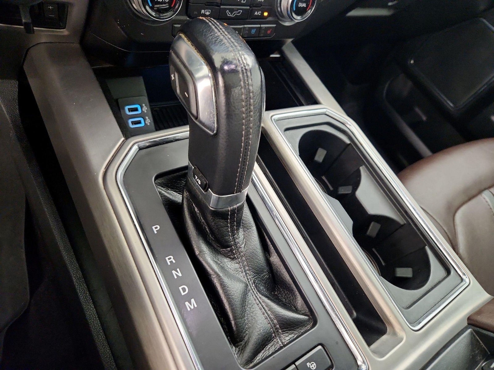 2017 Ford F-150 Platinum - Photo 19