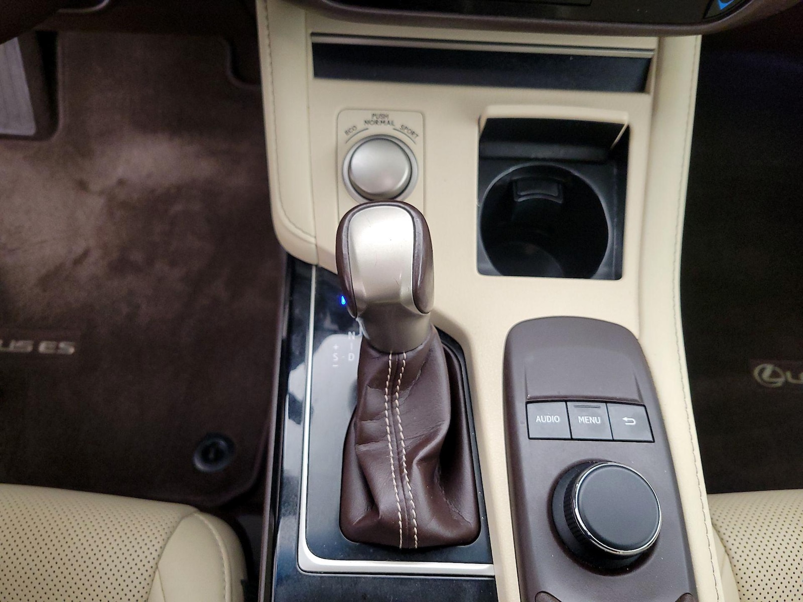 2016 Lexus ES 350 - Photo 18