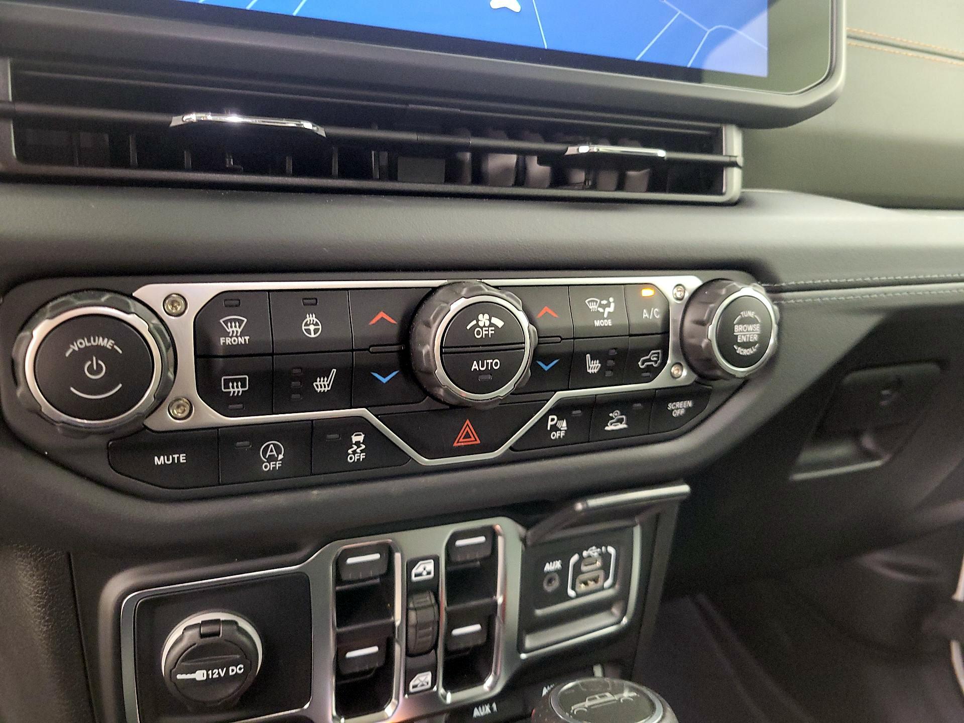 Thumbnail: 2025 Jeep Gladiator - 17