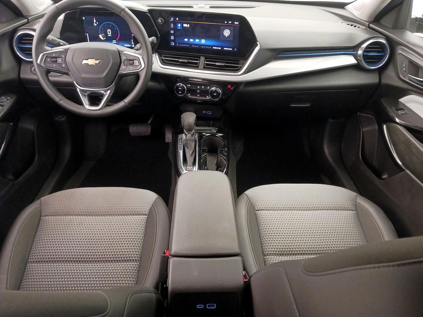 2025 Chevrolet Trax LT - Photo 10