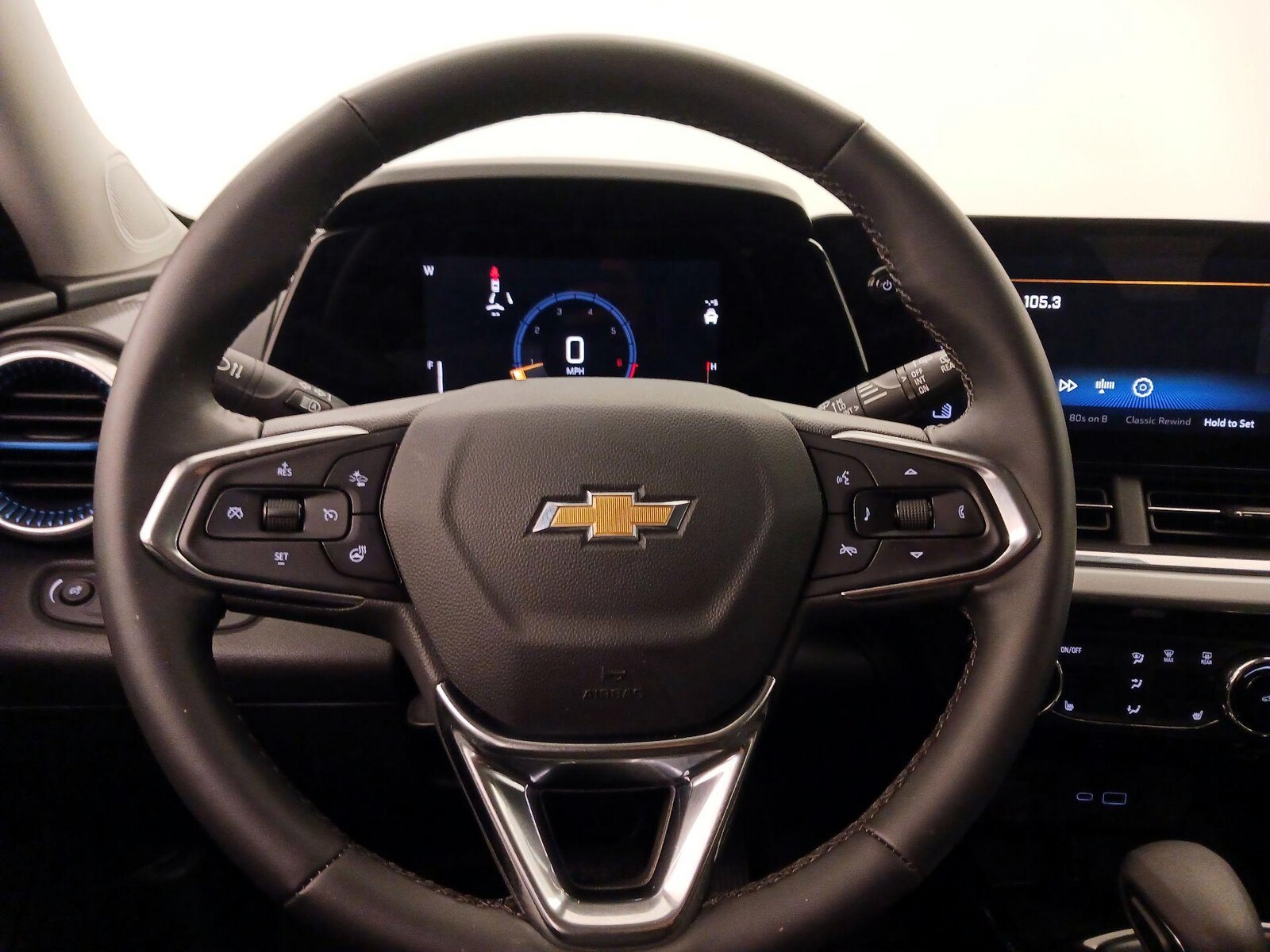 2025 Chevrolet Trax LT - Photo 11