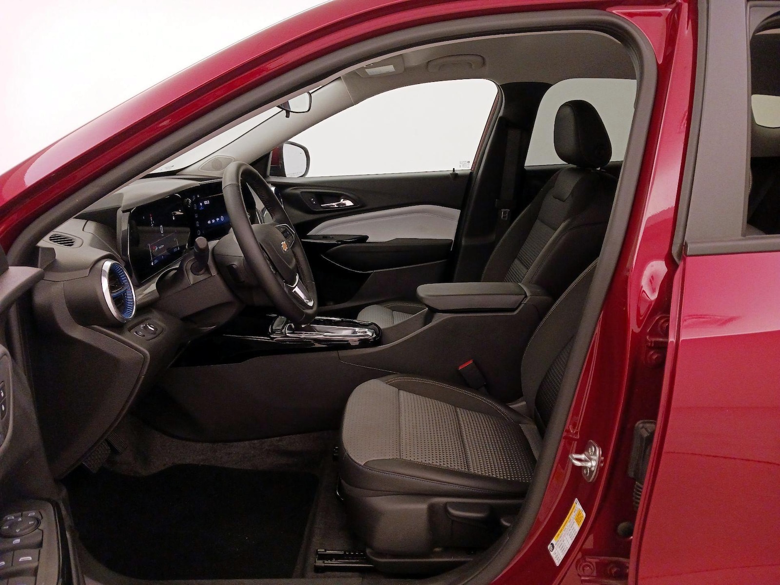 2025 Chevrolet Trax LT - Photo 12