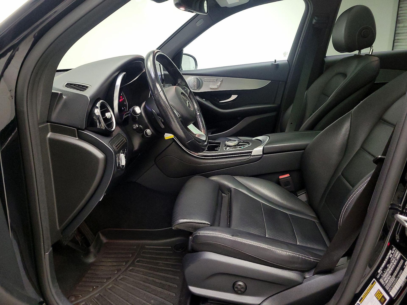 2019 Mercedes-Benz GLC GLC300 - Photo 12