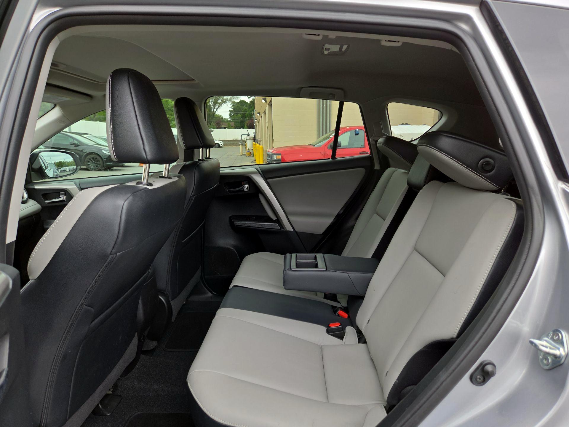Thumbnail: 2017 Toyota RAV4 - 20