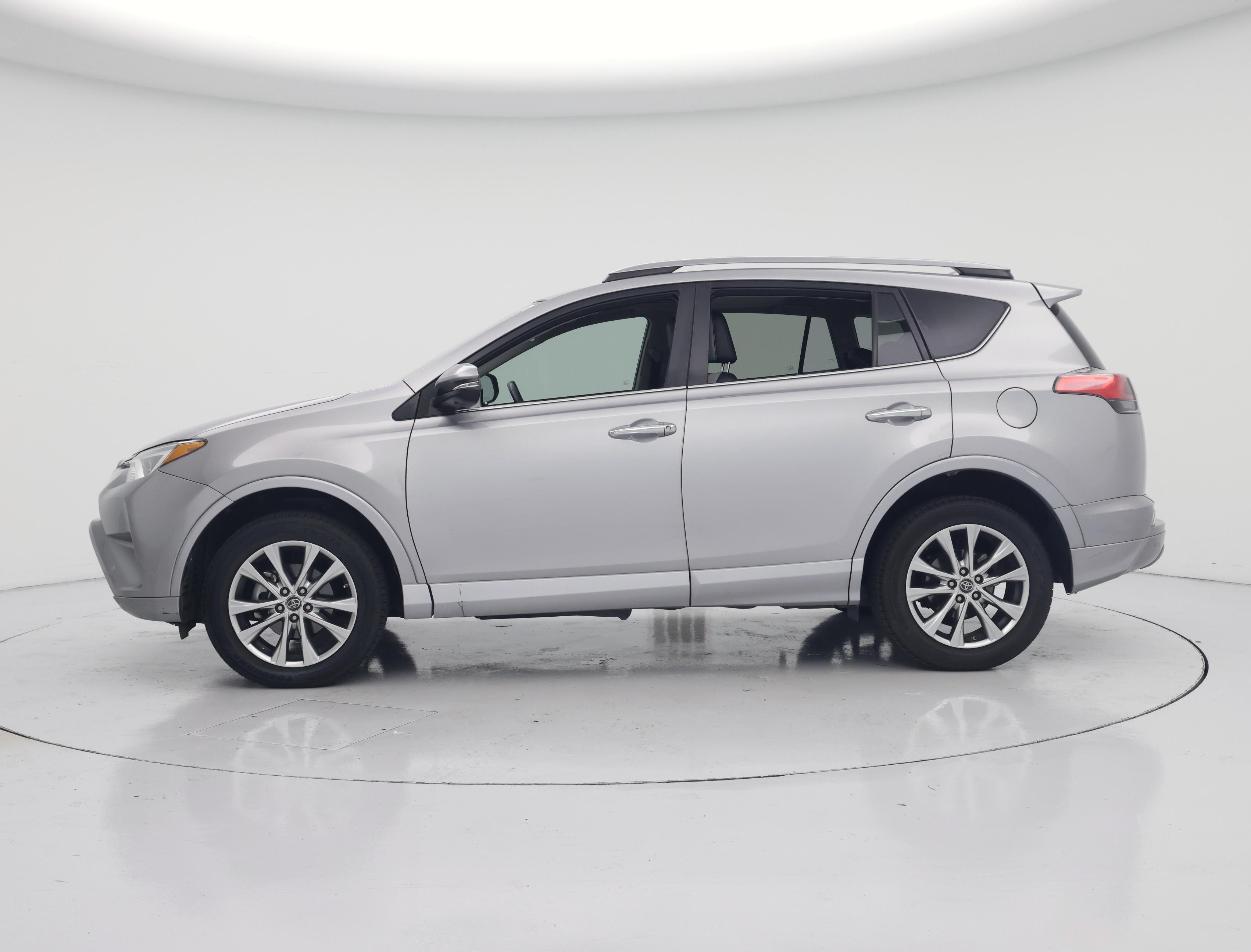 Thumbnail: 2017 Toyota RAV4 - 3