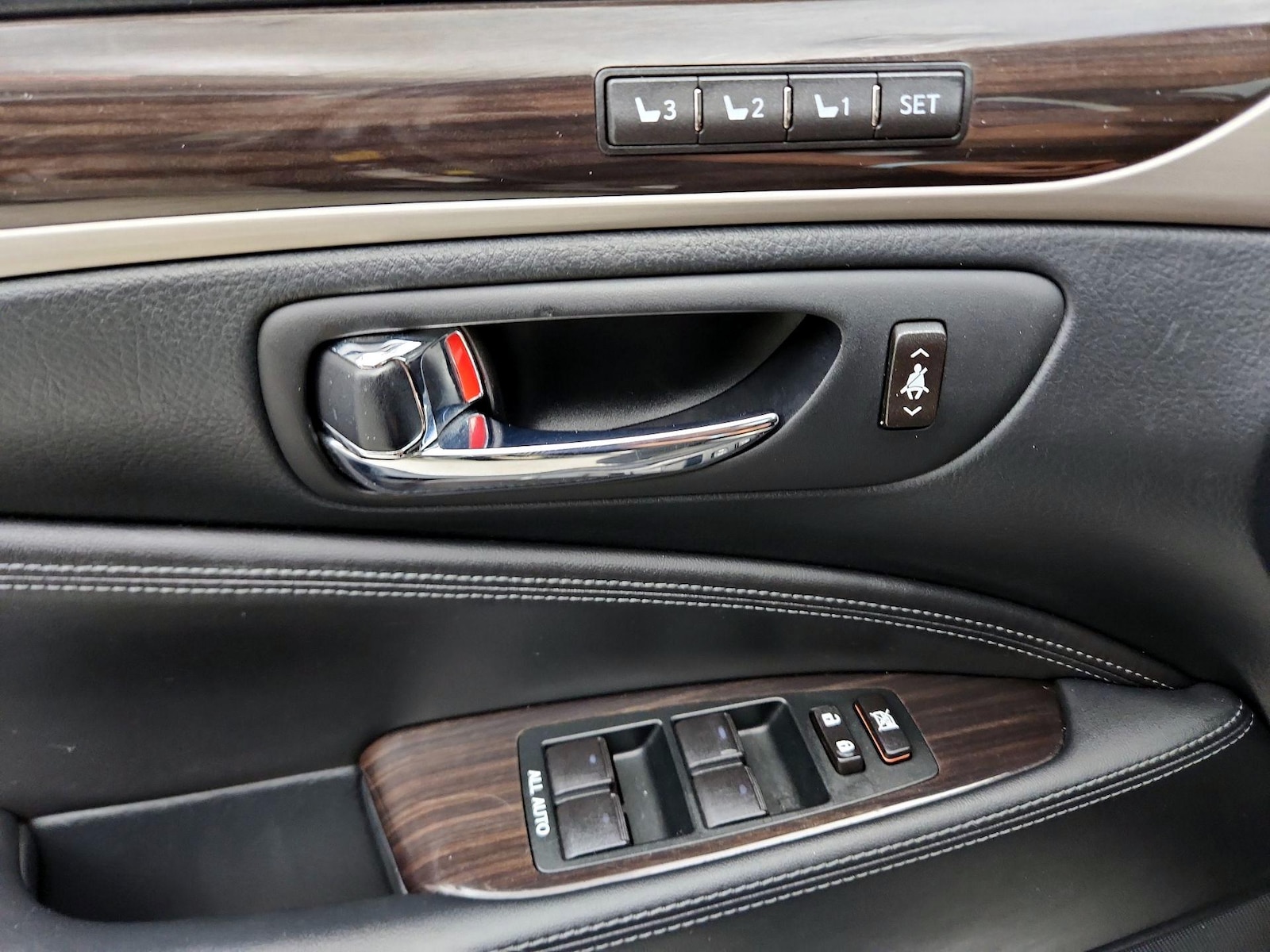 2014 Lexus LS Base - Photo 13