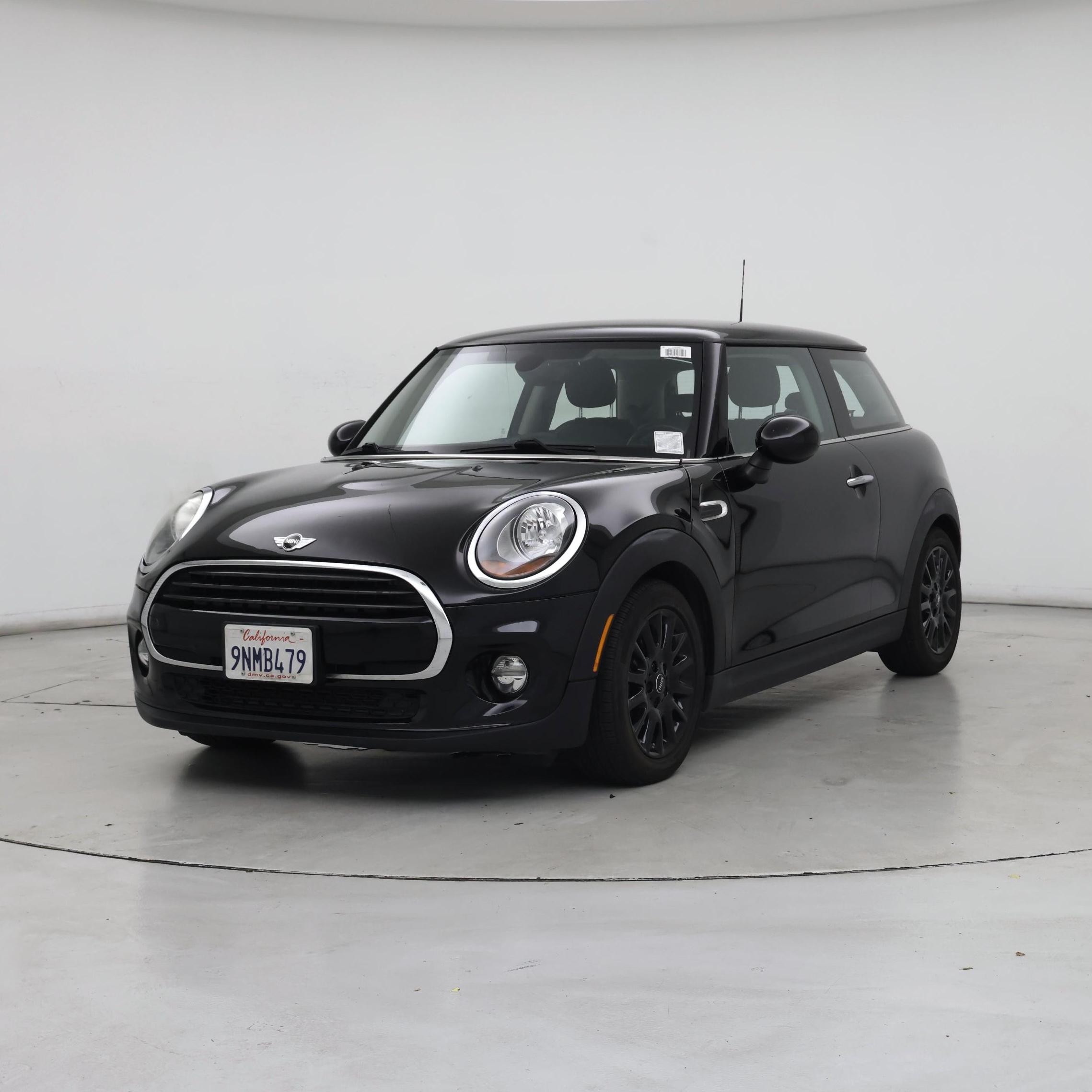 Thumbnail: 2017 MINI Cooper Hardtop - 4