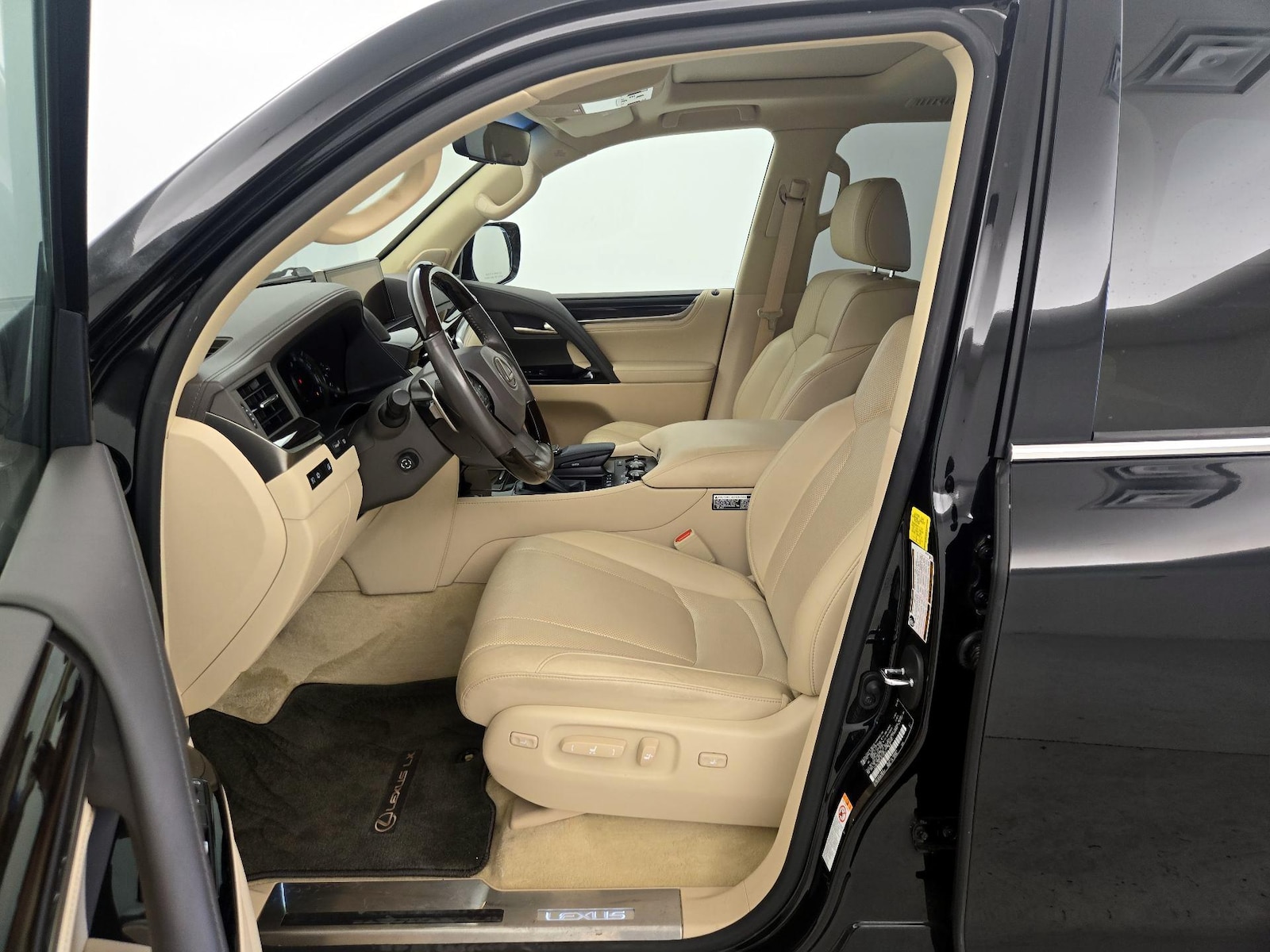 2018 Lexus LX 570 - Photo 12
