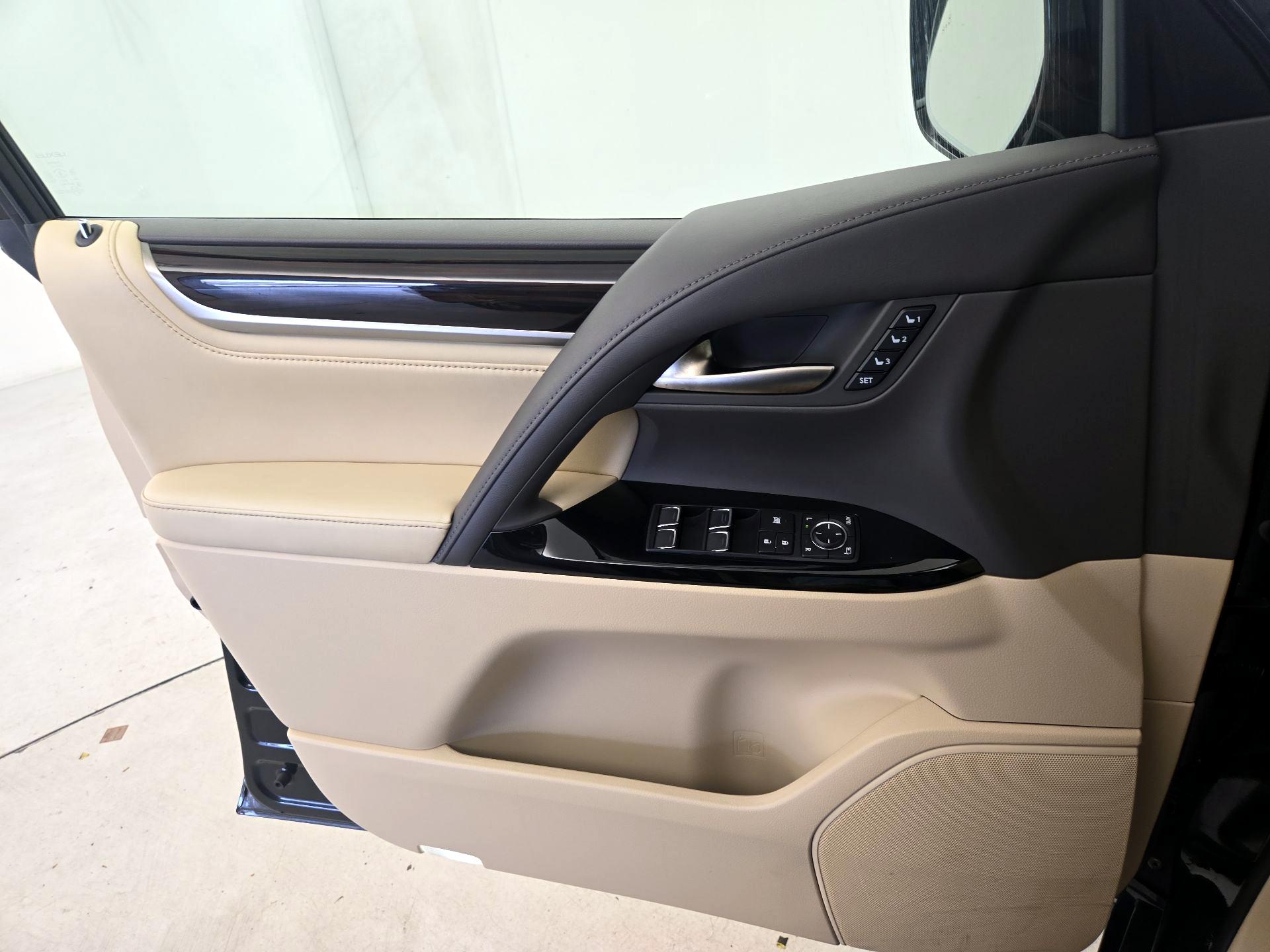 Thumbnail: 2018 Lexus LX - 12