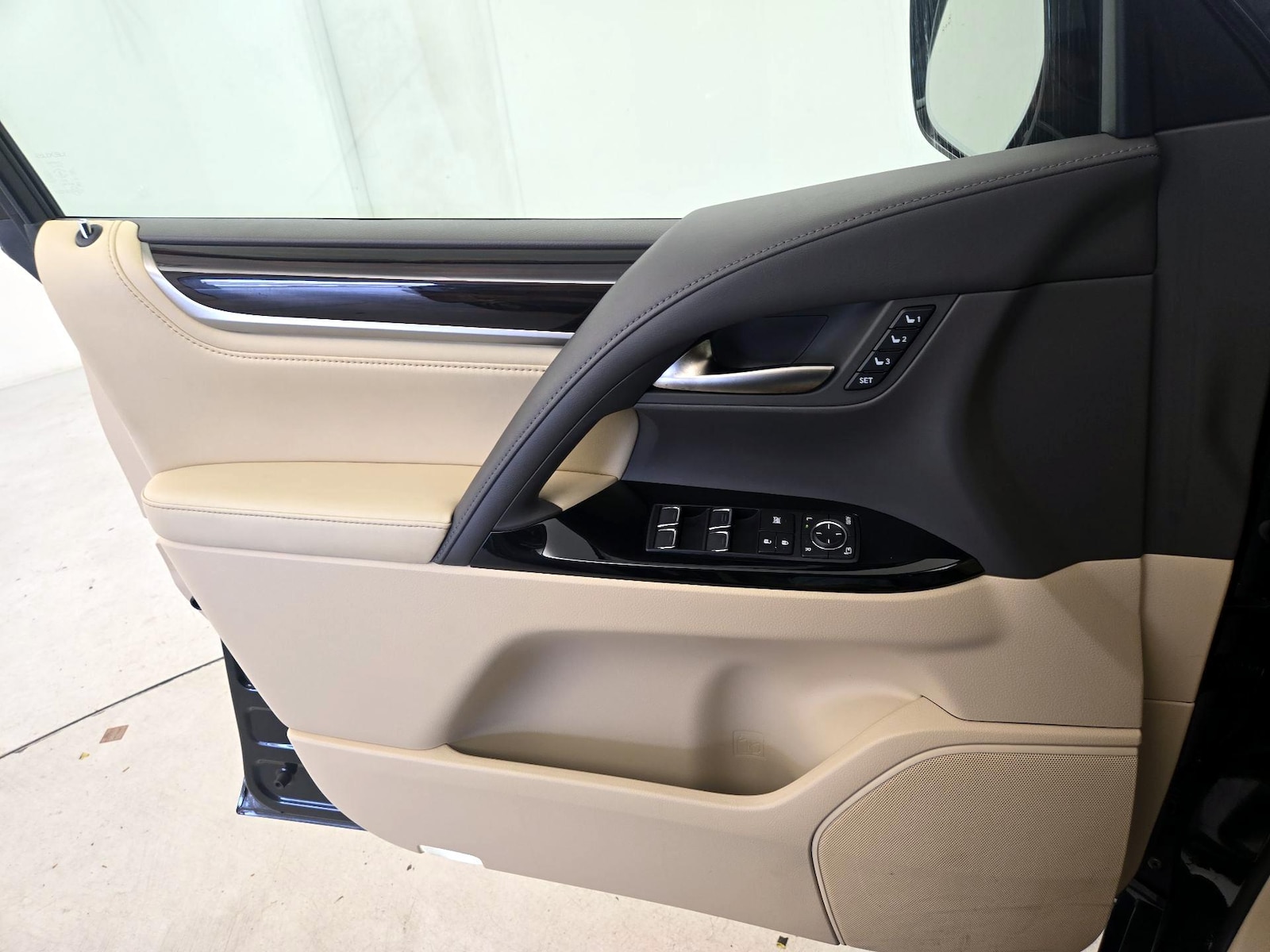 2018 Lexus LX 570 - Photo 13