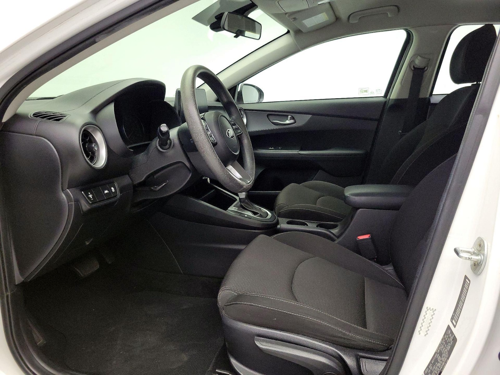 2021 Kia Forte LXS - Photo 12